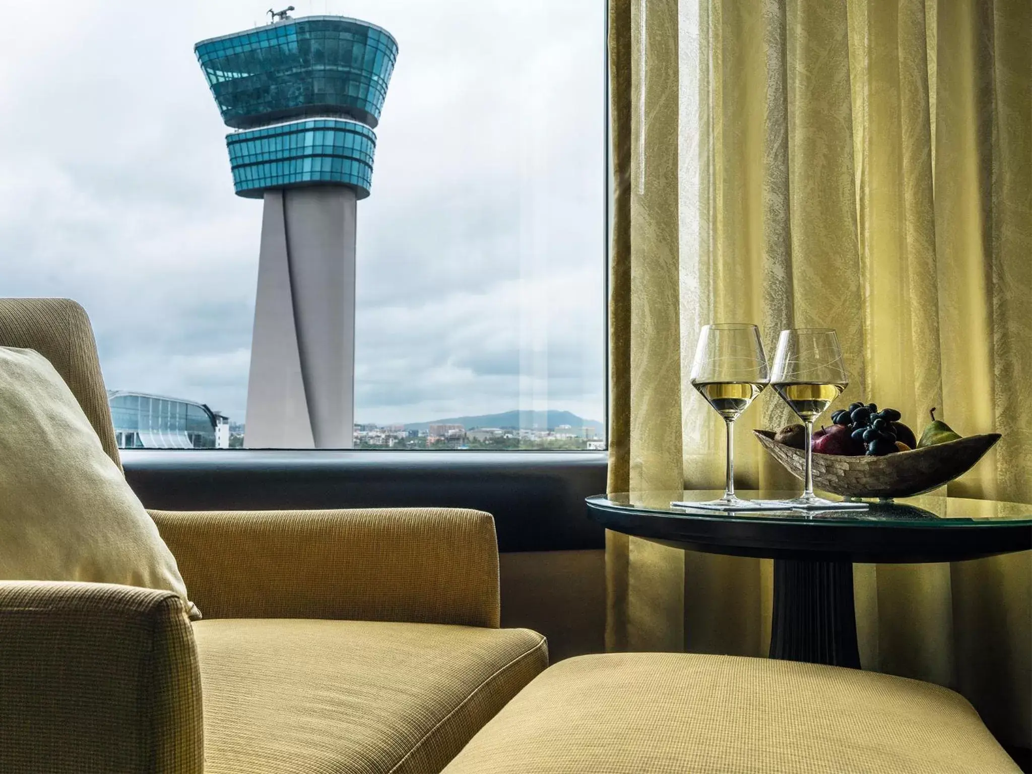 Luxury Room City View King Bed with Bathtub in Taj Santacruz Luxury Room City View King Bed with Bathtub in Taj Santacruz