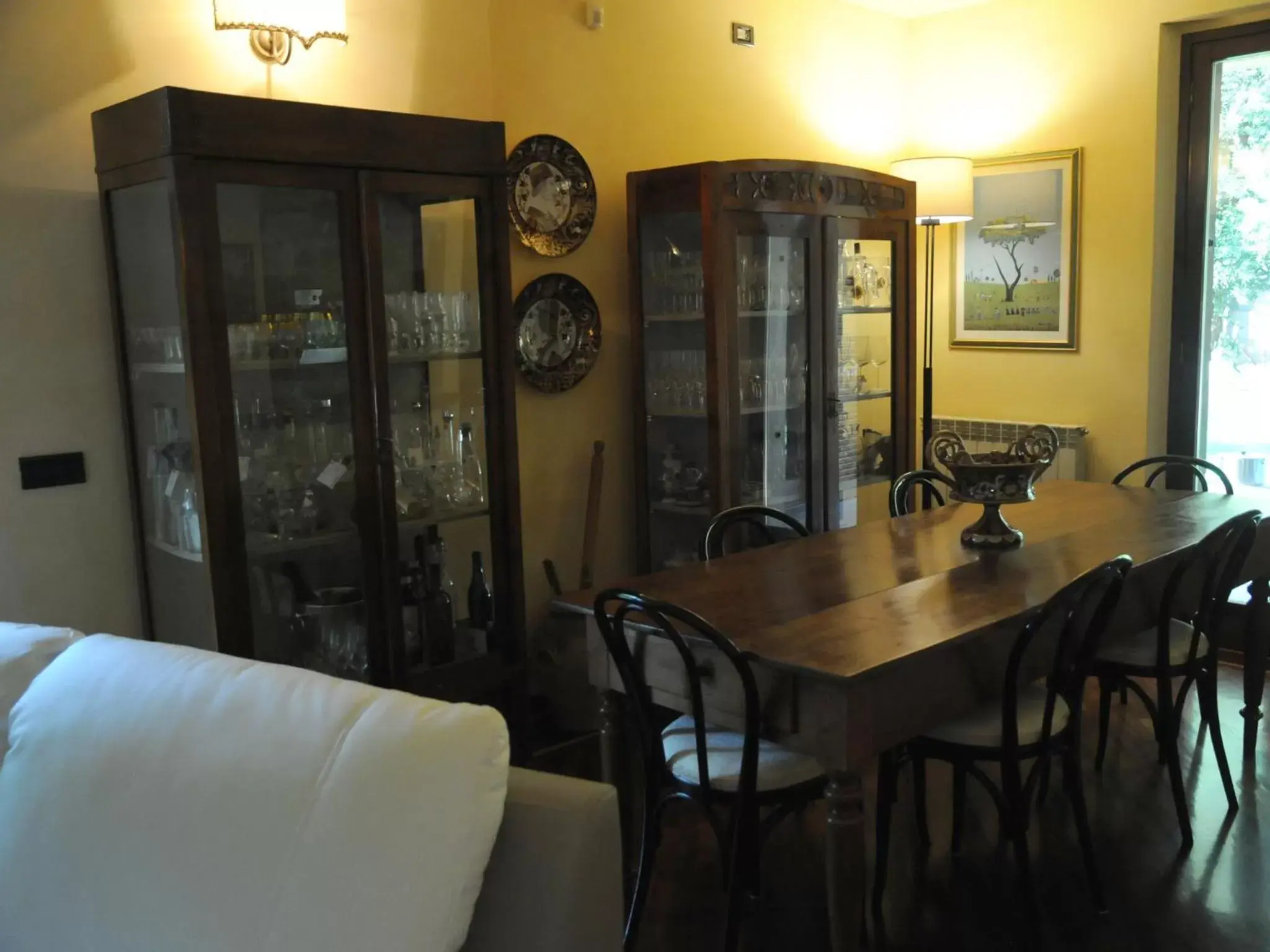 Communal lounge/ TV room, Dining Area in B&B Luce Riflessa