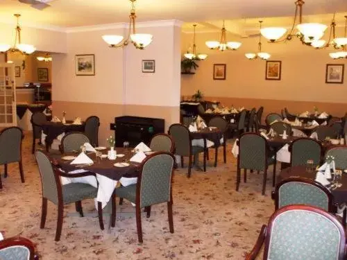 Restaurant/Places to Eat in Lauriston Hotel