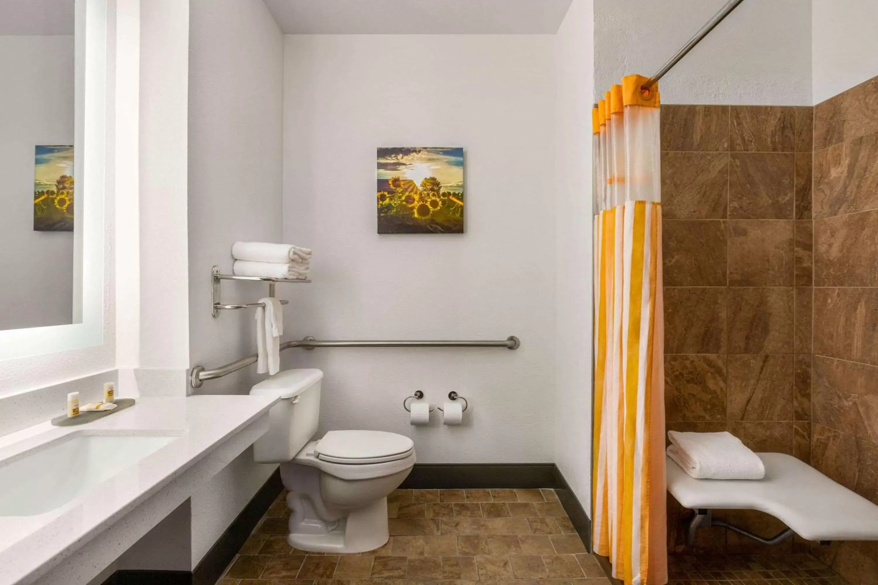 Bathroom in La Quinta by Wyndham Dublin