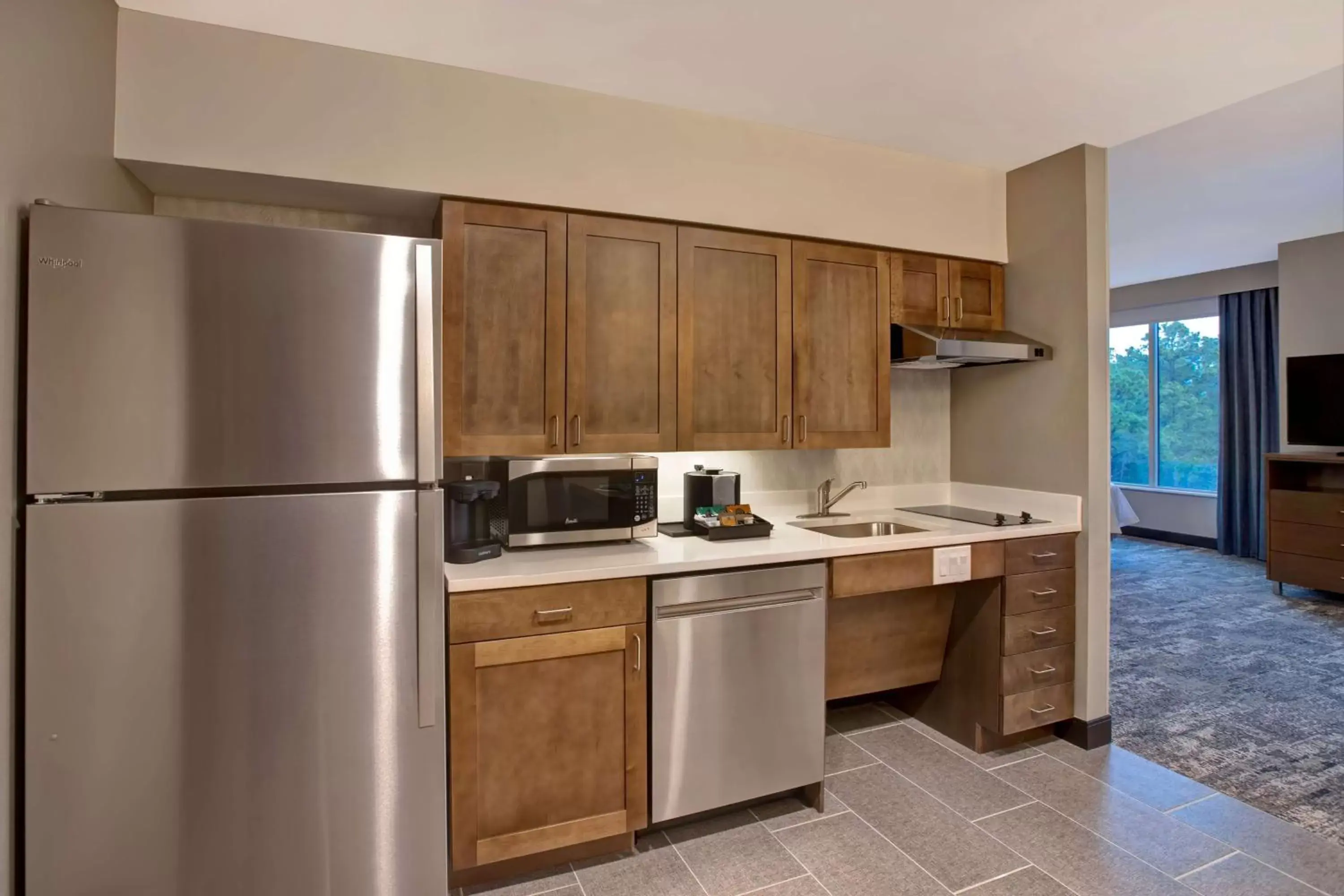 Bedroom, Kitchen/Kitchenette in Homewood Suites By Hilton Summerville