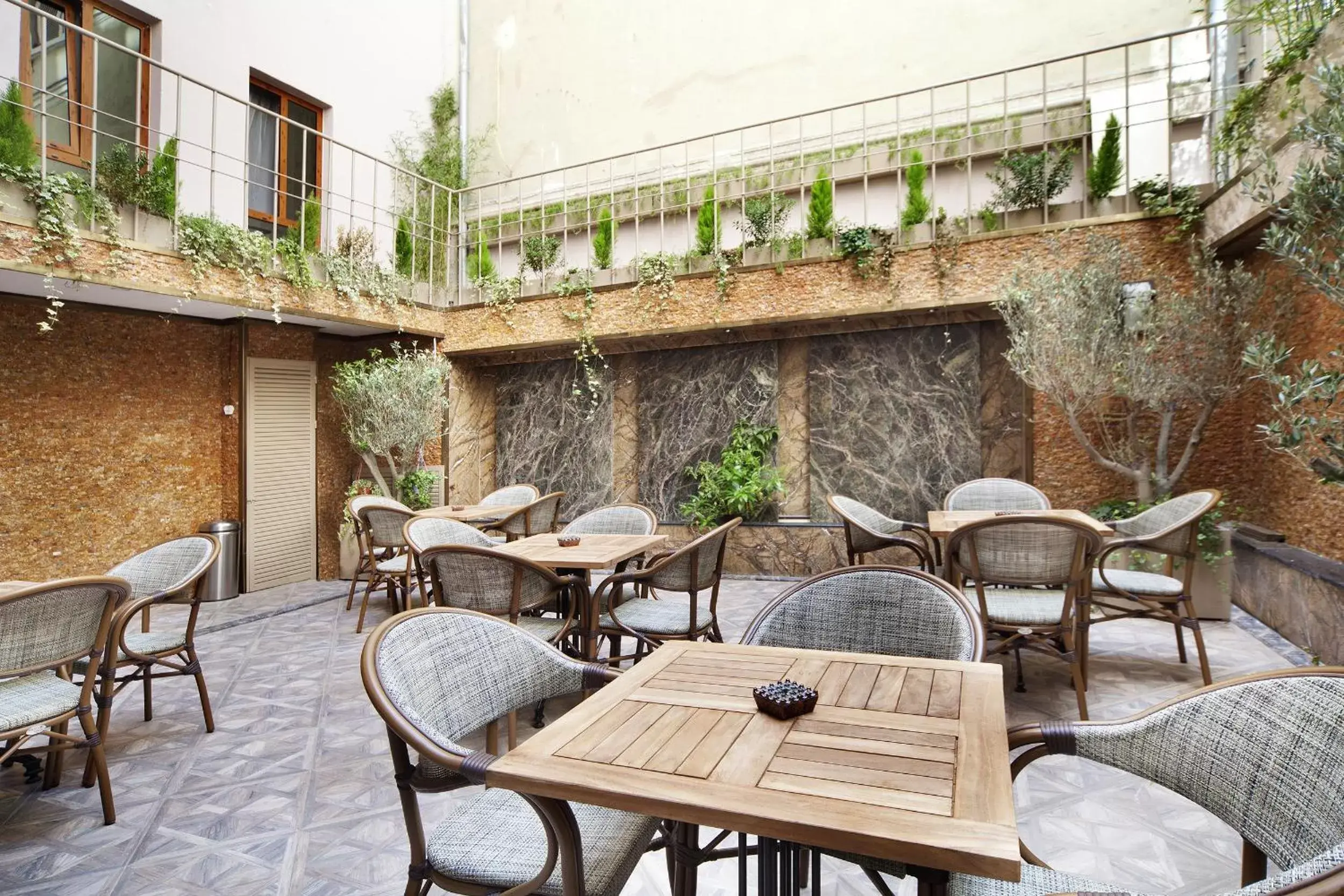 Garden, Restaurant/Places to Eat in Grand Hotel de Pera