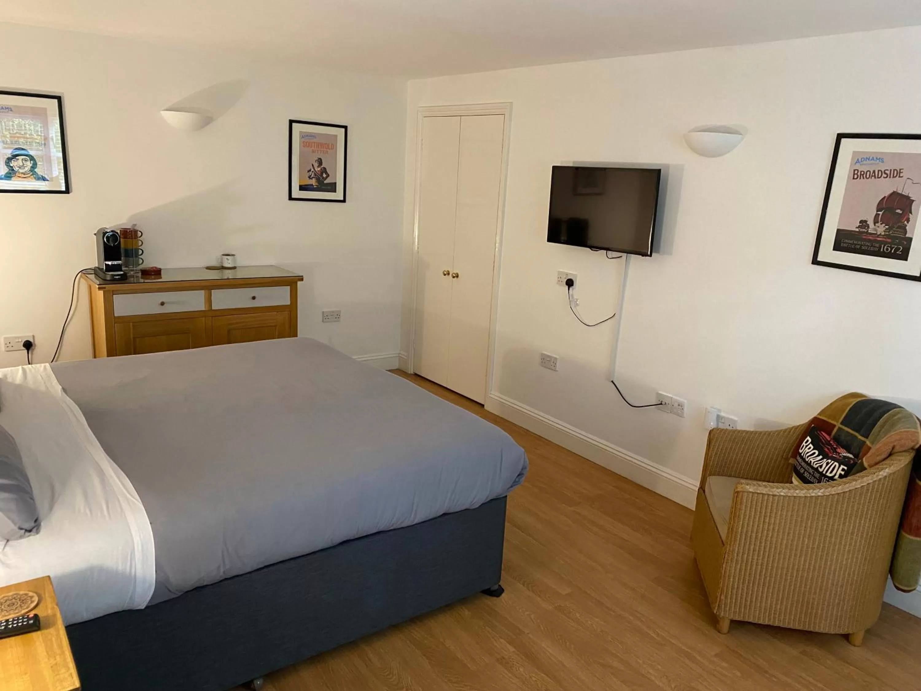 Bedroom, Bed in The Cherry Tree