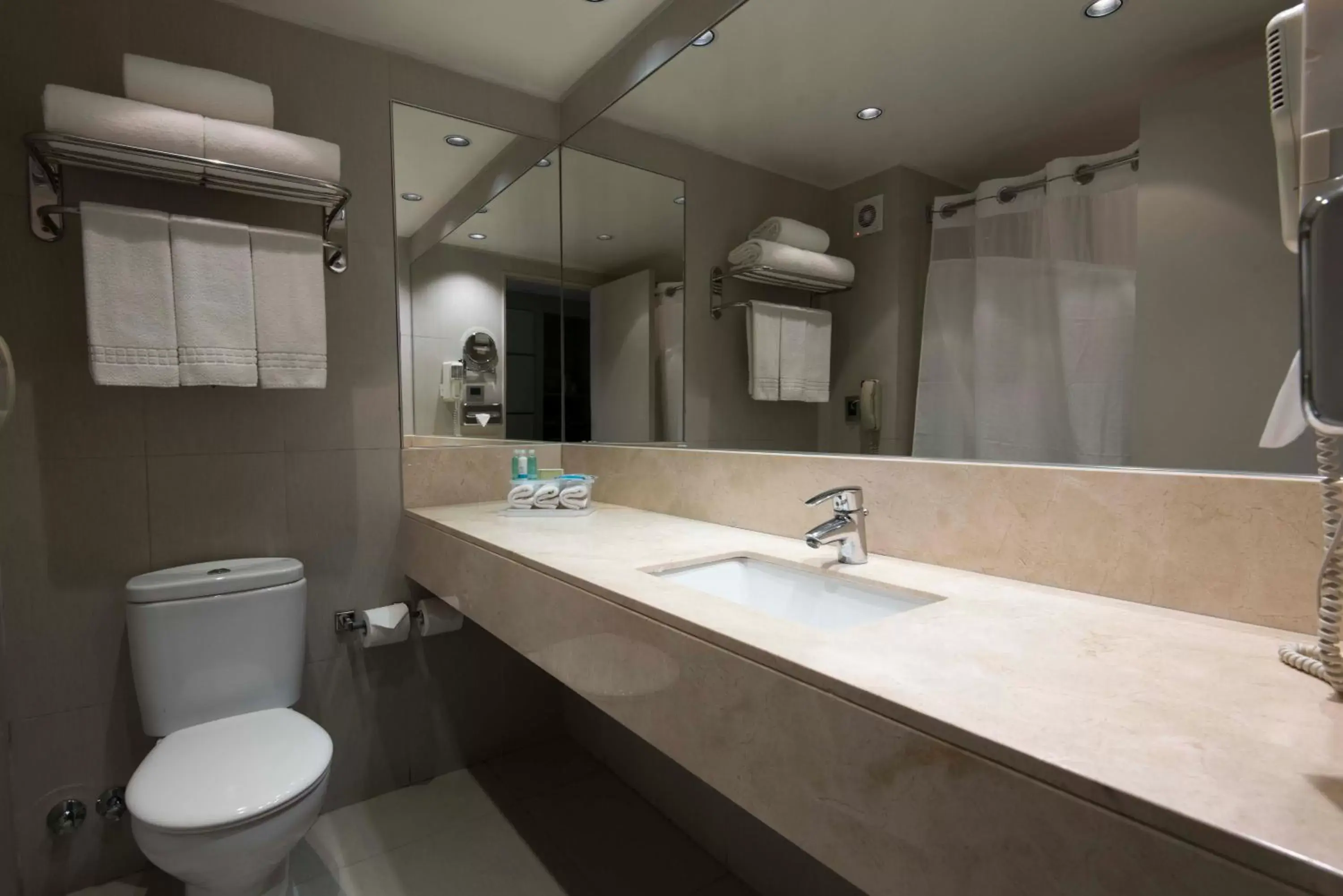 Bathroom in Holiday Inn Express - Iquique, an IHG Hotel