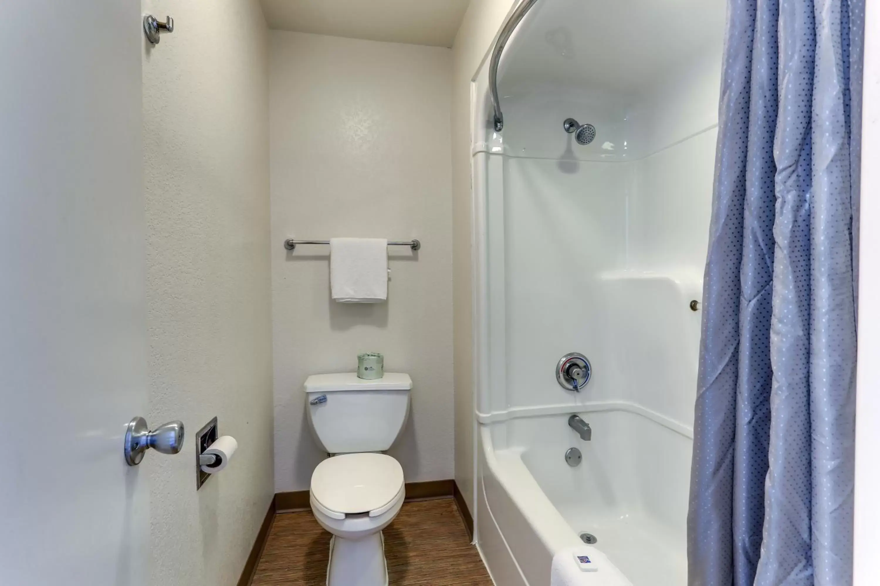 Bathroom in Motel 6-Port Allen, LA - Baton Rouge