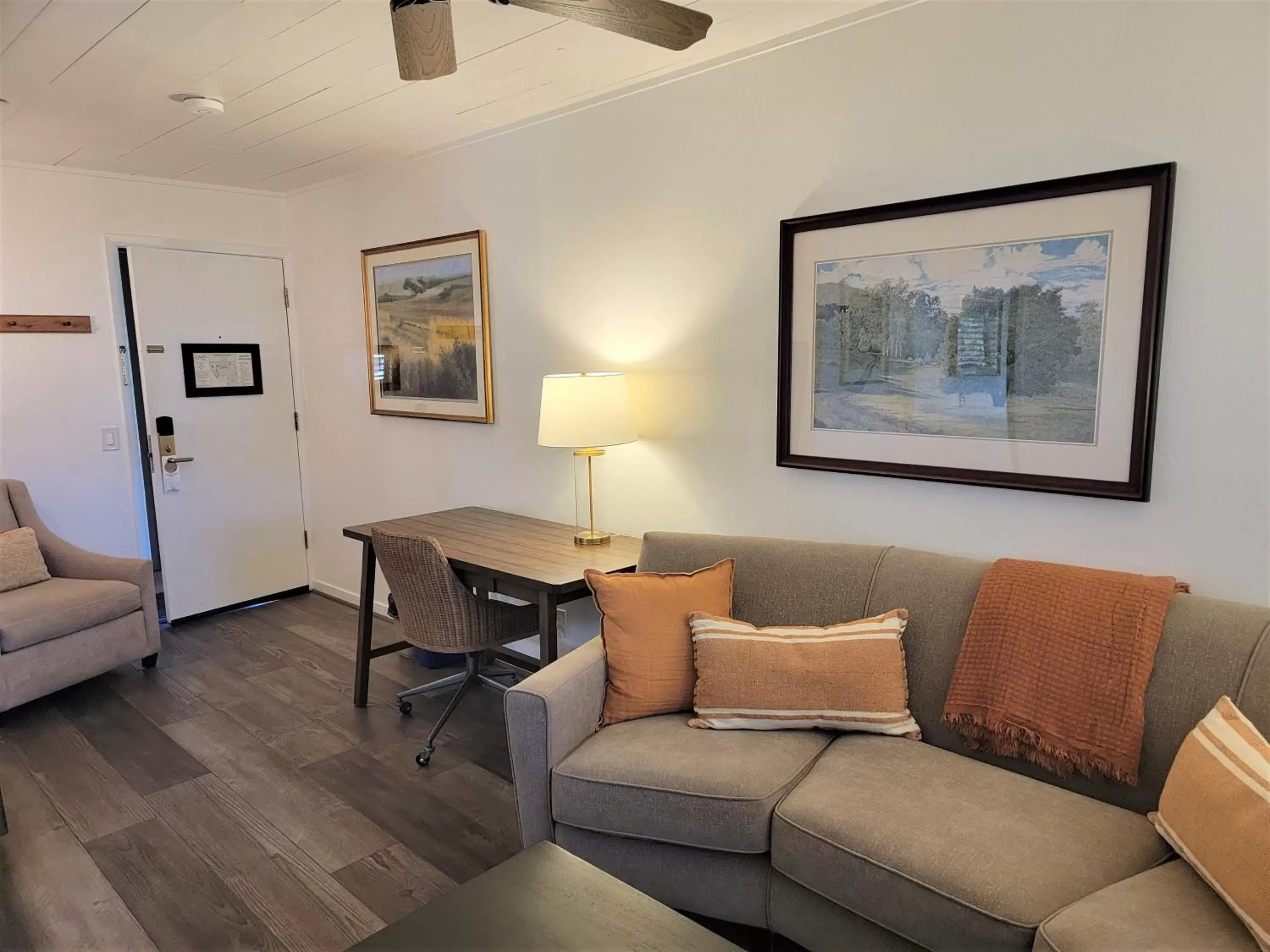 Living room, Seating Area in El Pueblo Inn