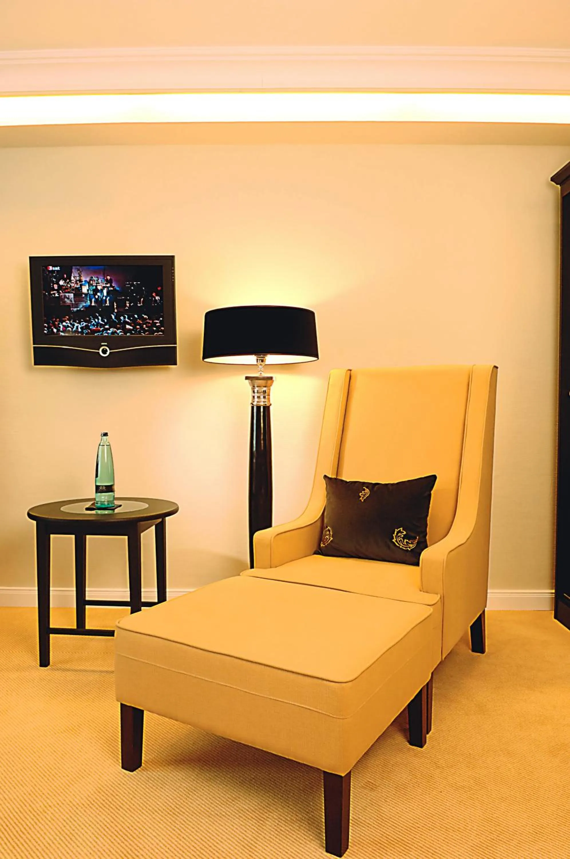 Seating area in Hotel Business & More