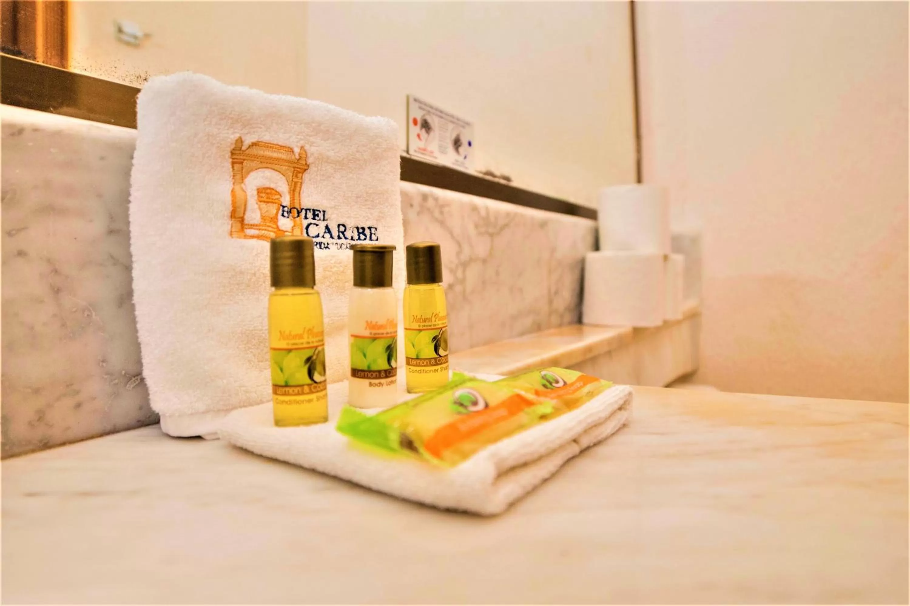 Bathroom, Bed in Hotel Caribe Merida Yucatan