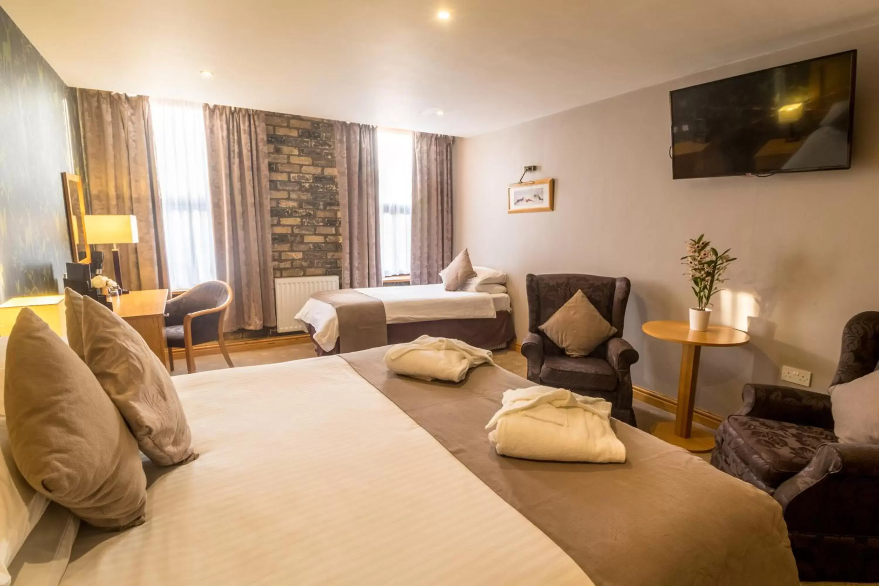 Bedroom, Seating Area in Washington Central Hotel and Sleepwell Inn