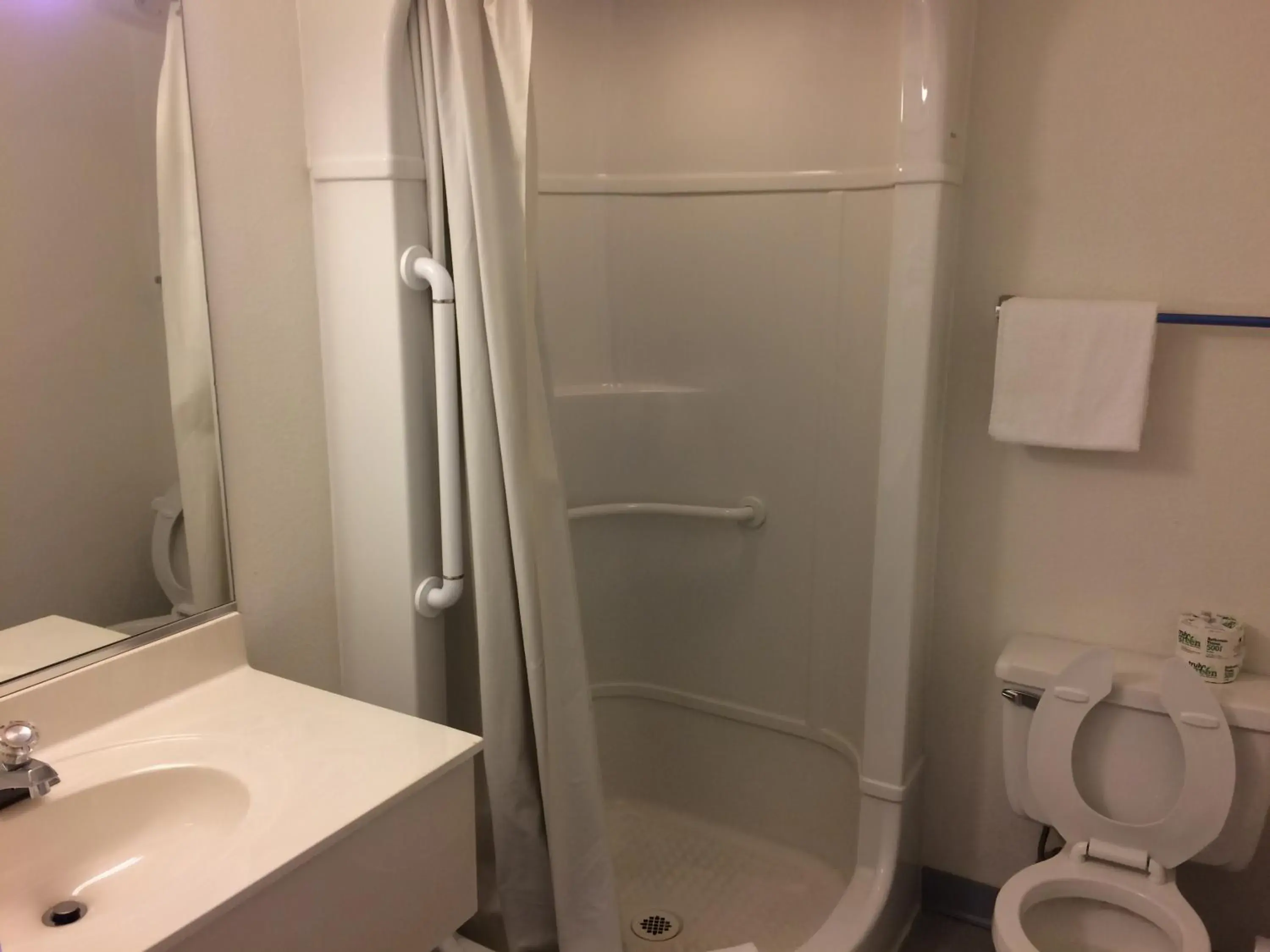 Bathroom in Travelodge by Wyndham Raton