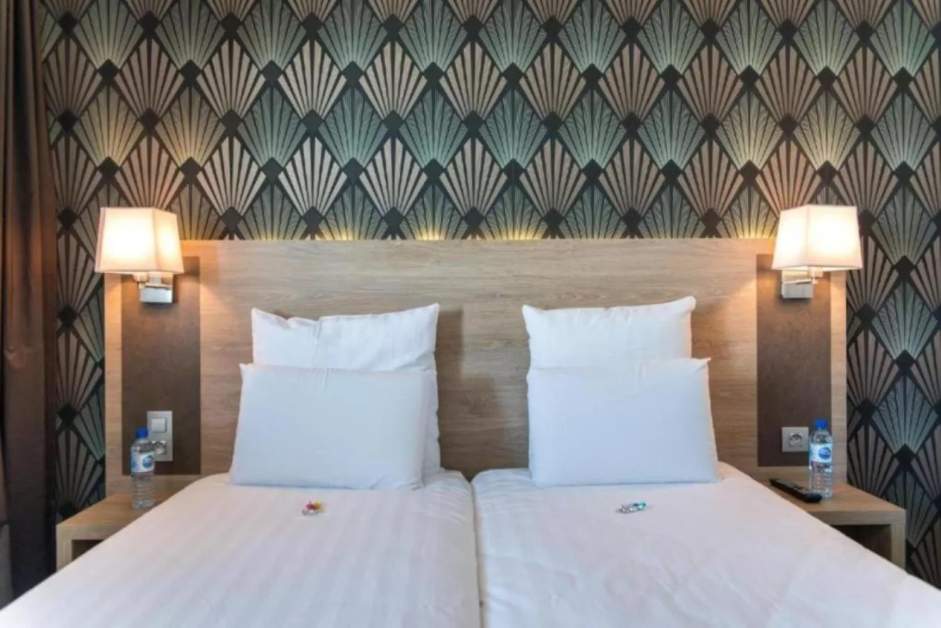 Bed in Best Western Les Aureliades Saint Nazaire