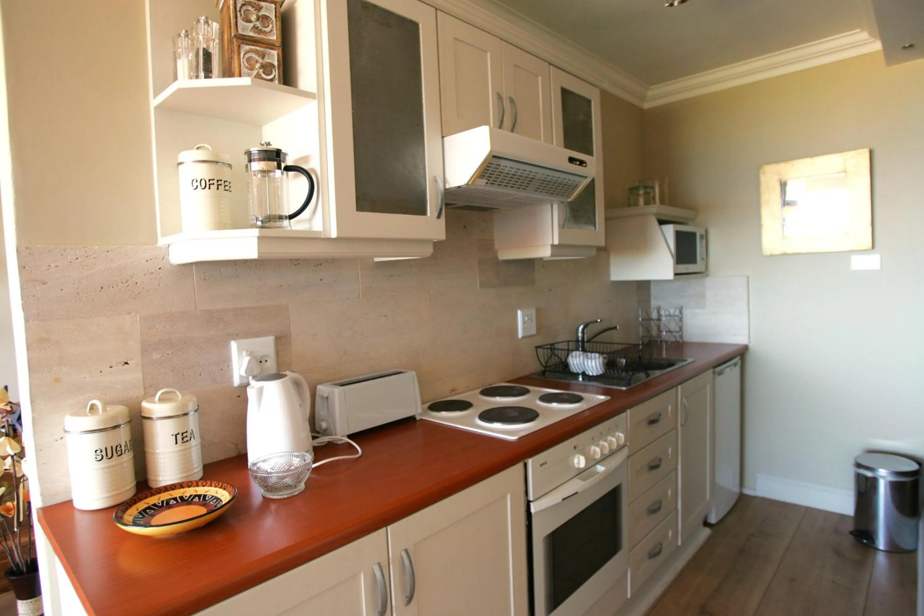 Coffee/tea facilities in Dolphin Inn Guesthouse