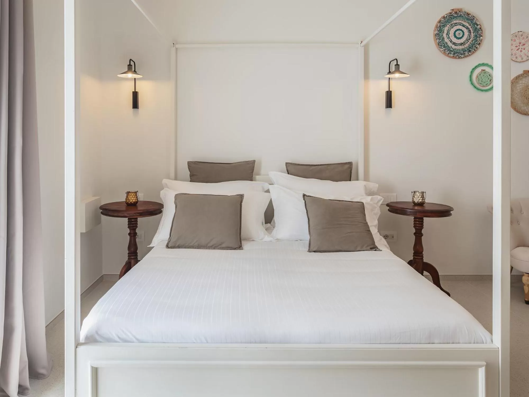 Bed in Living u HomeSuites