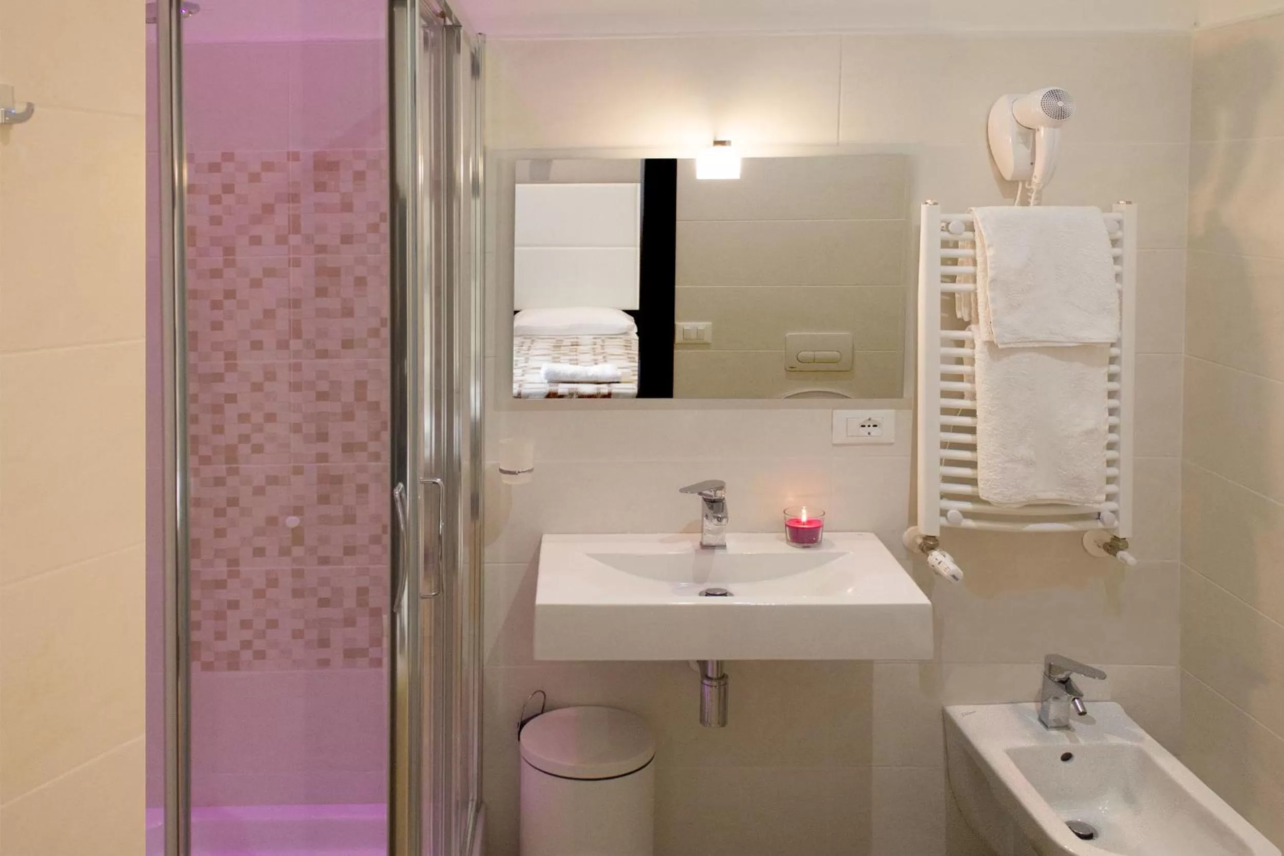 Bathroom in Stardust Rome