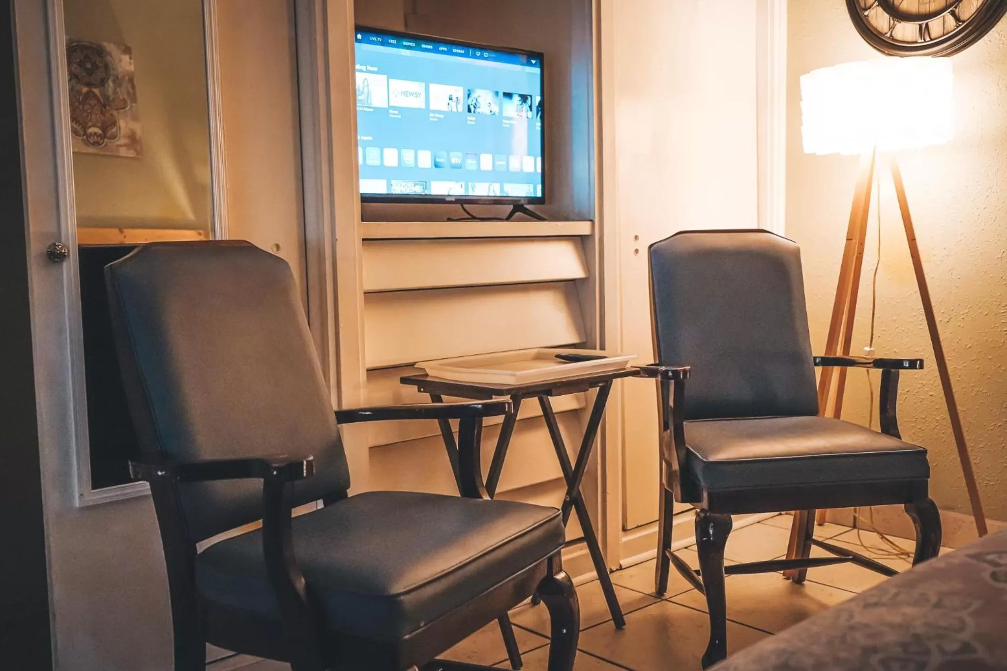 TV and multimedia in Hollywood Light Haven Lodge