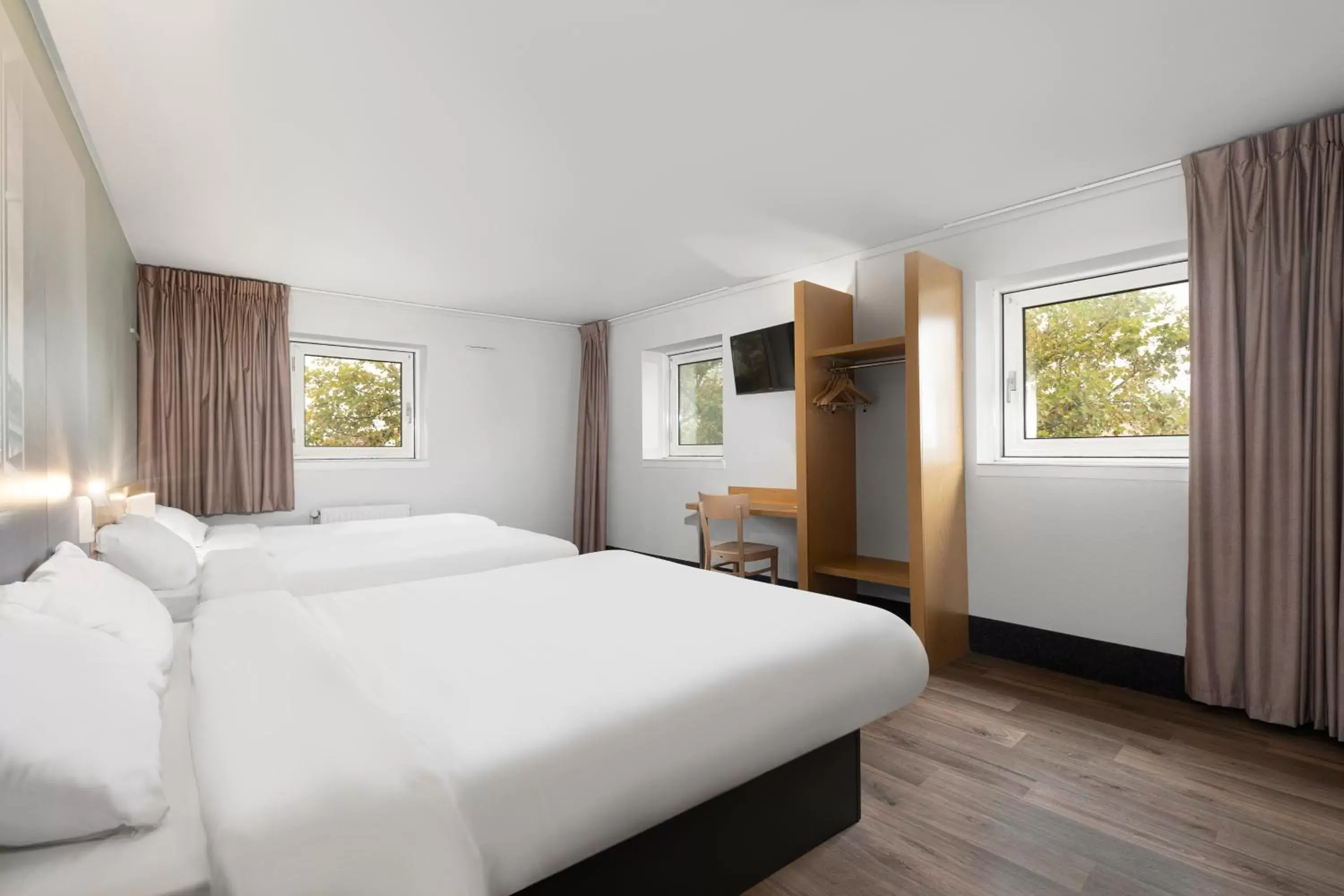 Bedroom, Bed in B&B HOTEL Lyon Centre Monplaisir