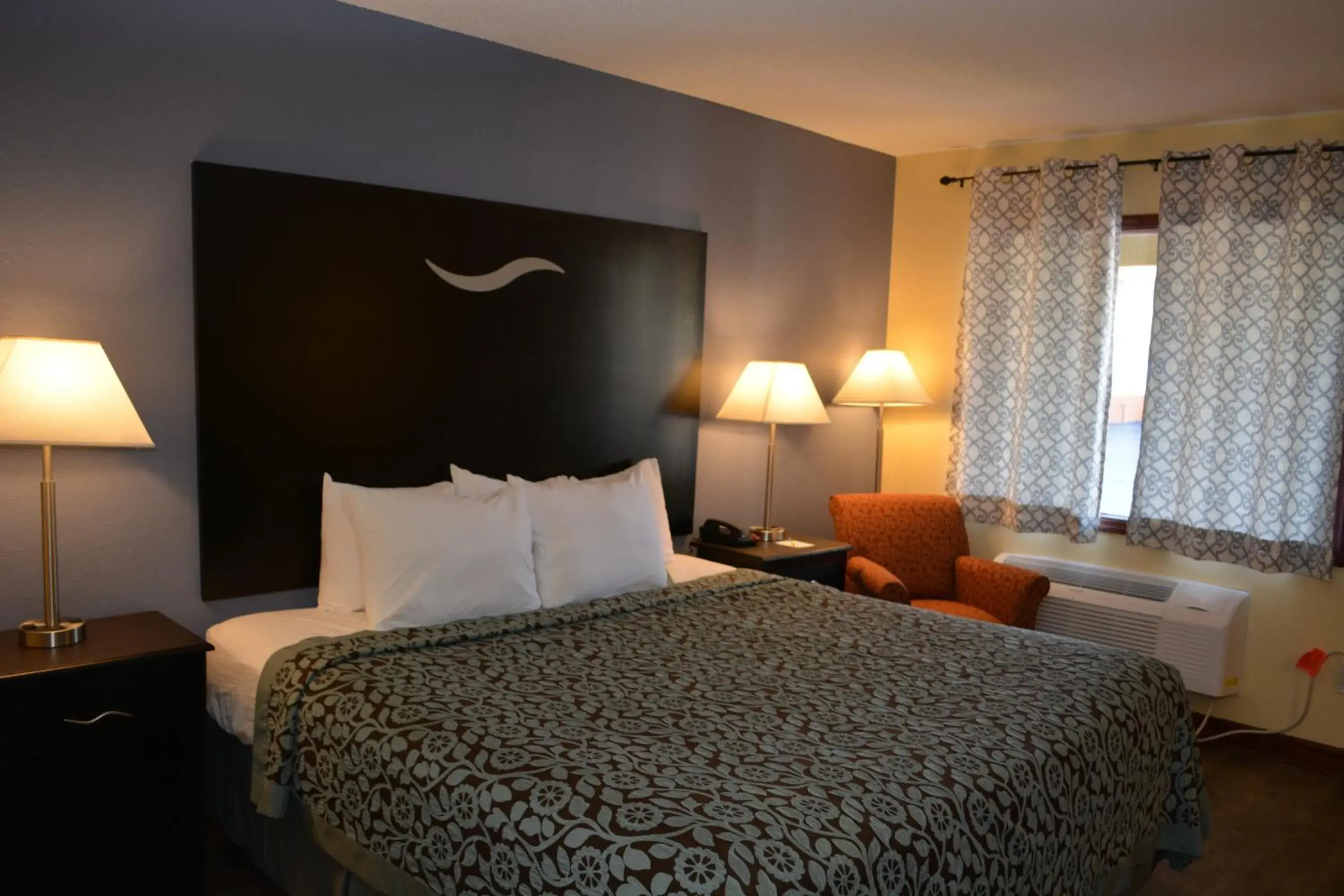 Bed in Days Inn by Wyndham Jacksonville NC