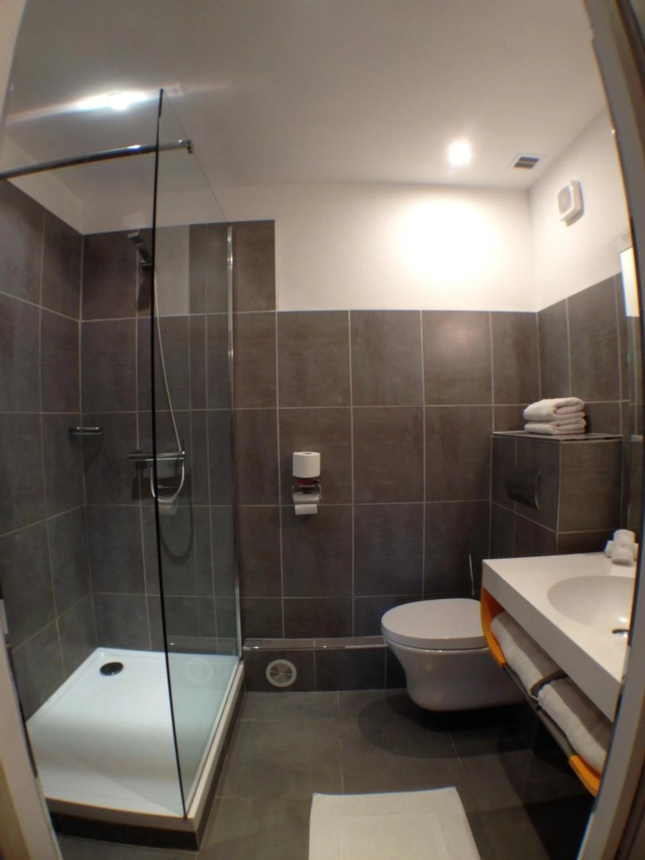 Bathroom in Logis Hotel la Ferme