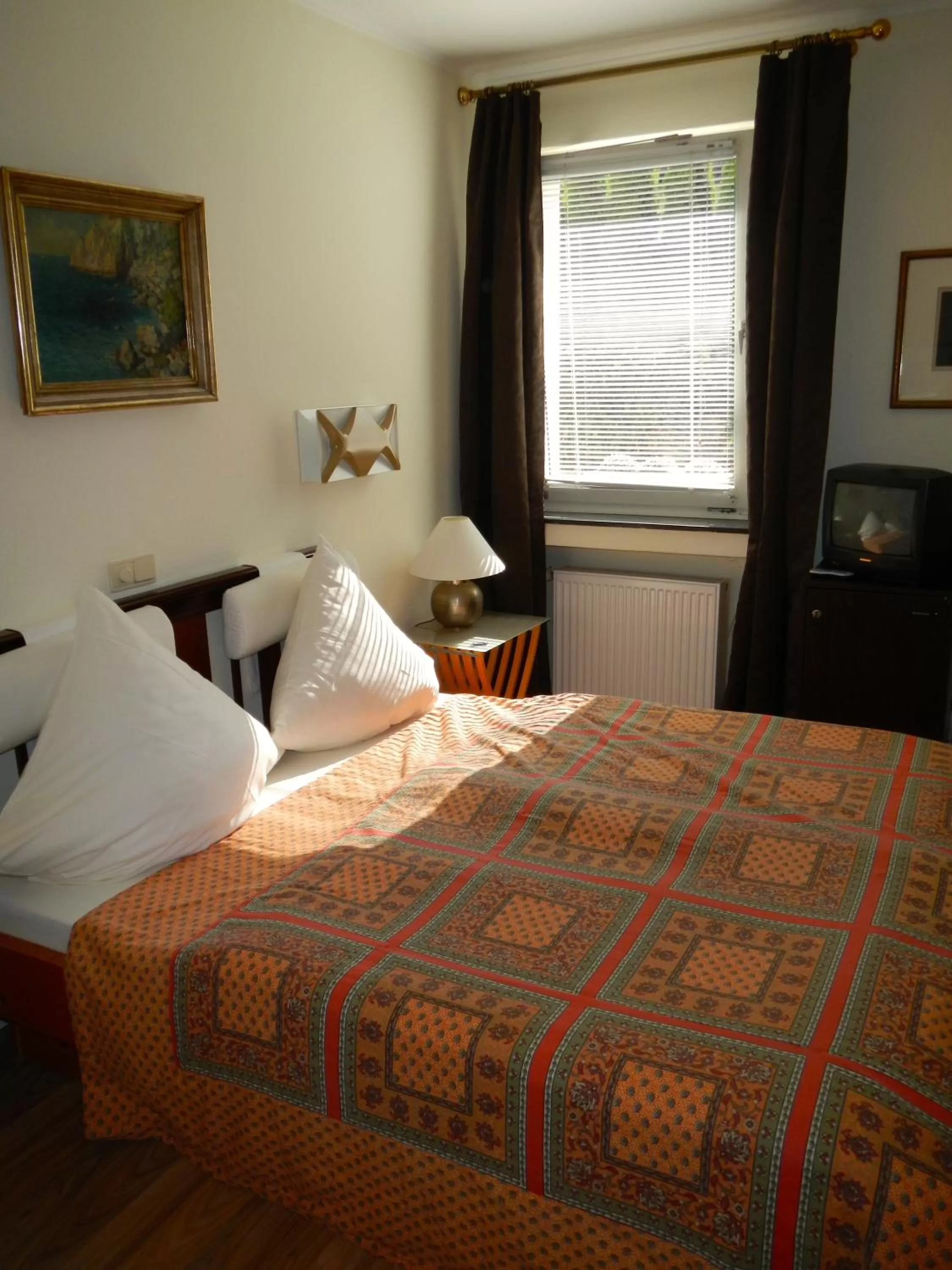 Photo of the whole room, Bed in Hotel Villa Meererbusch