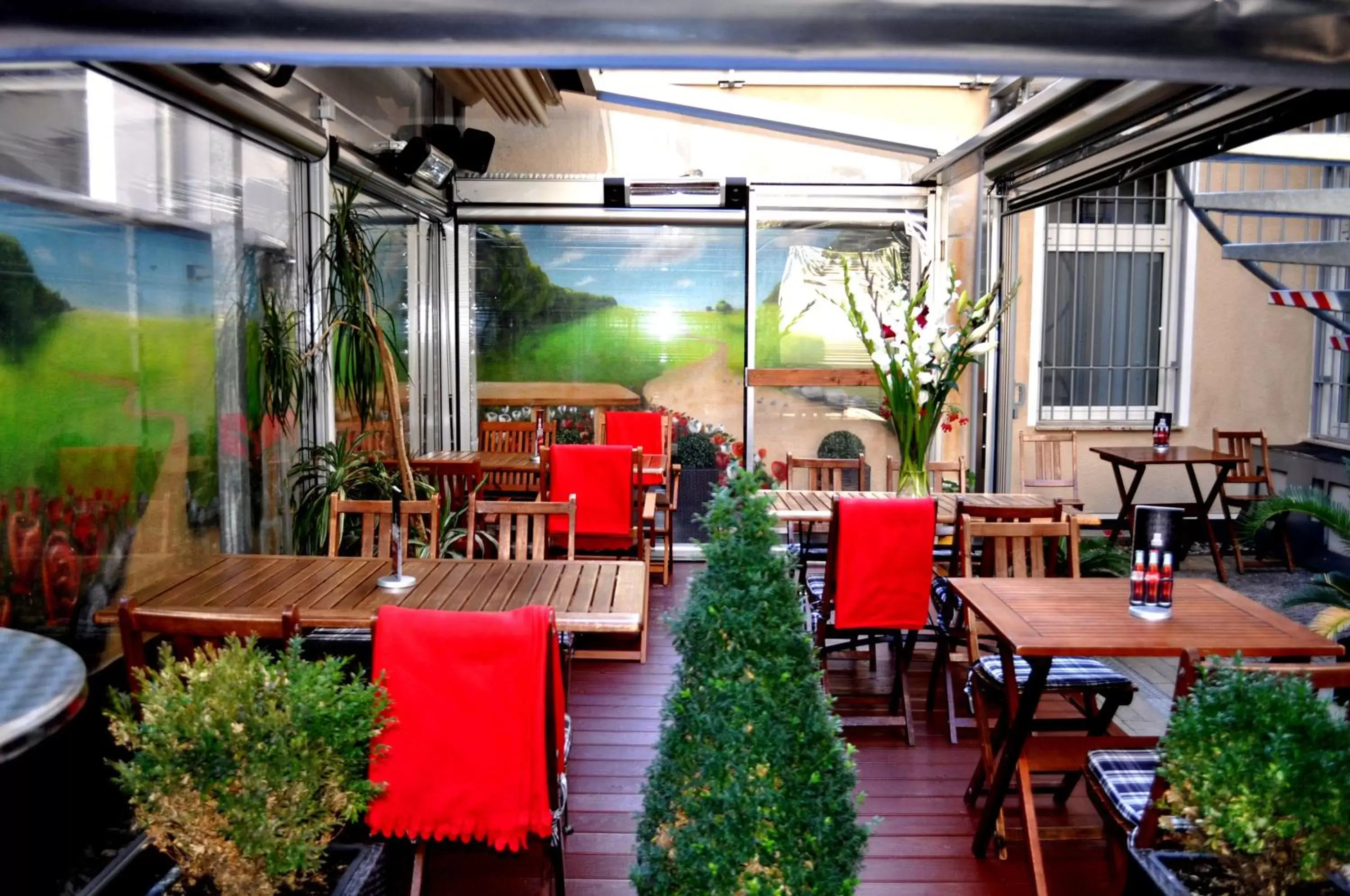 Patio, Restaurant/Places to Eat in Hotel Prens Berlin