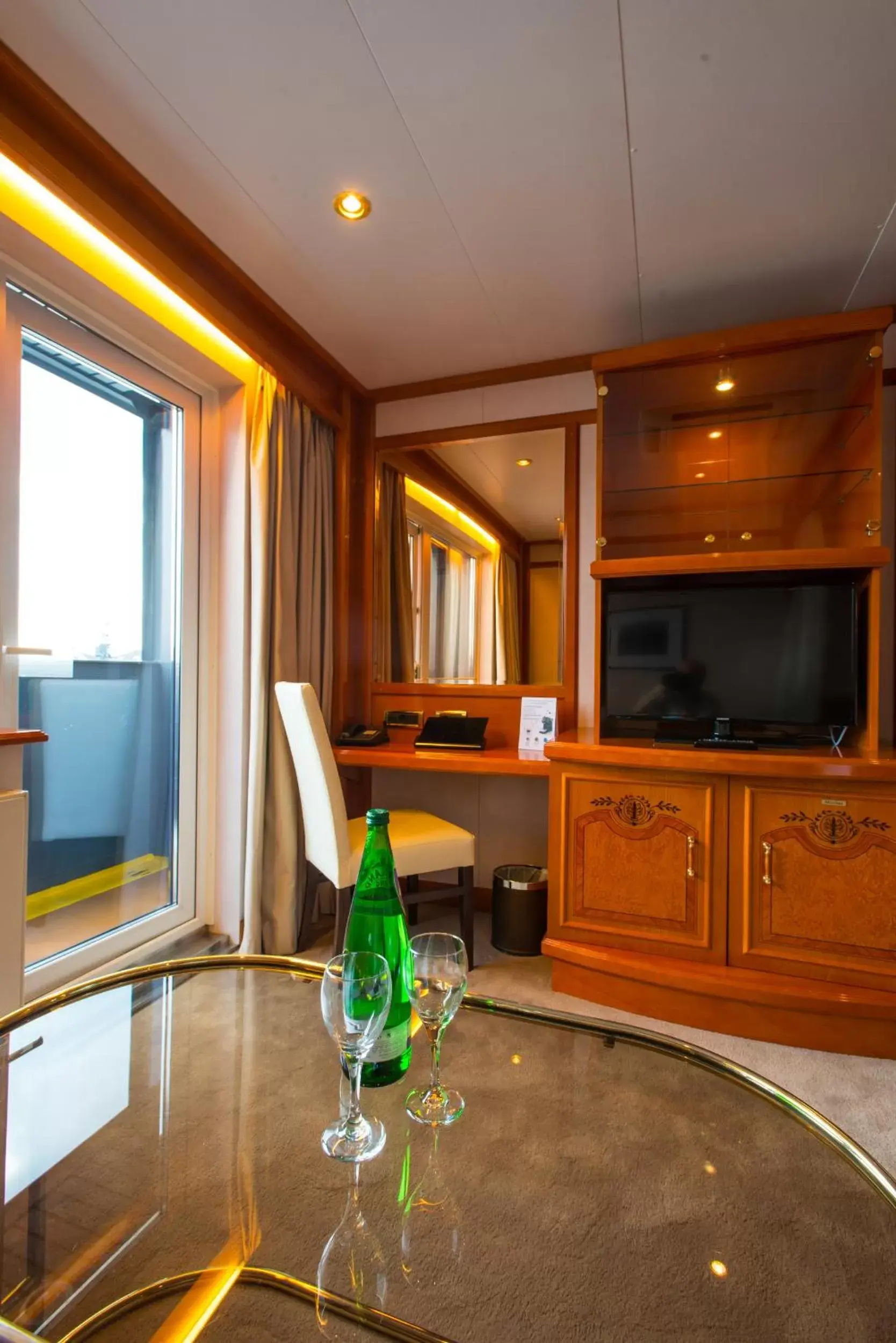 Other, TV/Entertainment Center in Sunborn London Yacht Hotel
