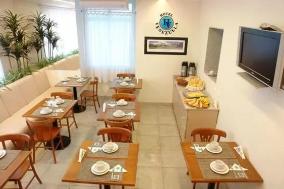Restaurant/places to eat in Hotel Venezuela