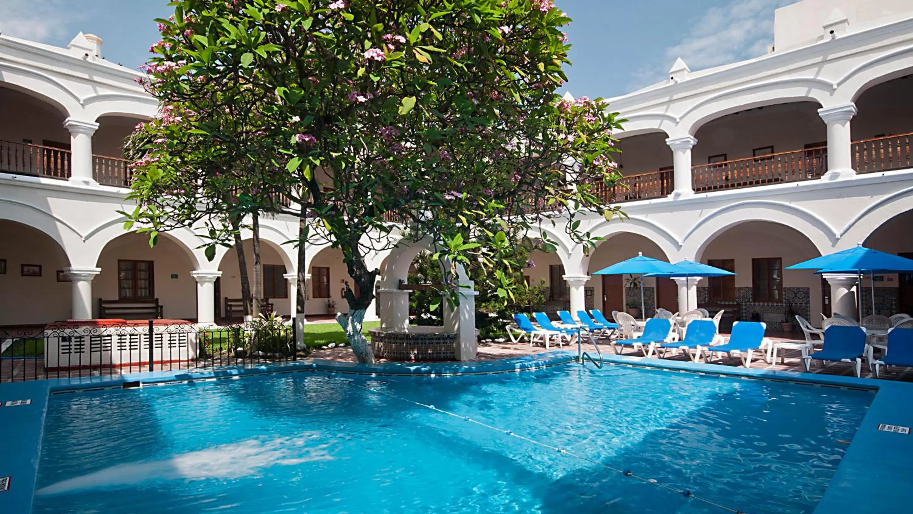 Swimming pool in Holiday Inn Express Veracruz Centro Historico by IHG