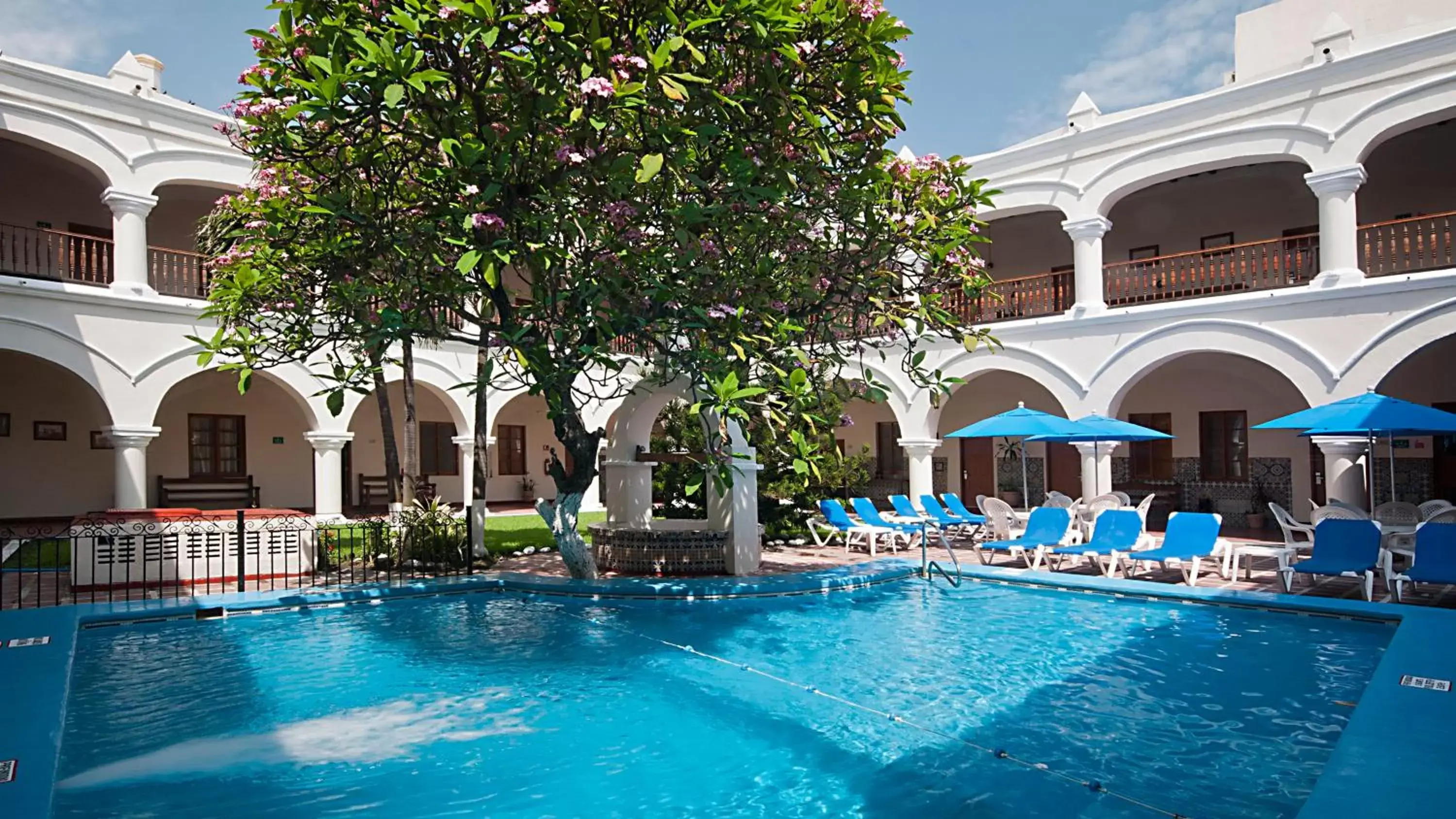 Swimming Pool in Holiday Inn Veracruz-Centro Historico, an IHG Hotel