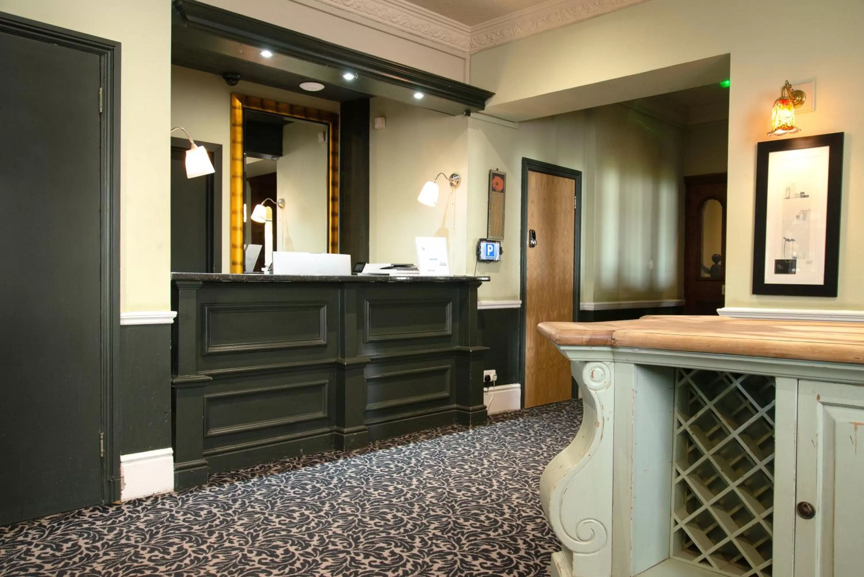 Lobby or reception in Royal Hotel, Bar & Grill