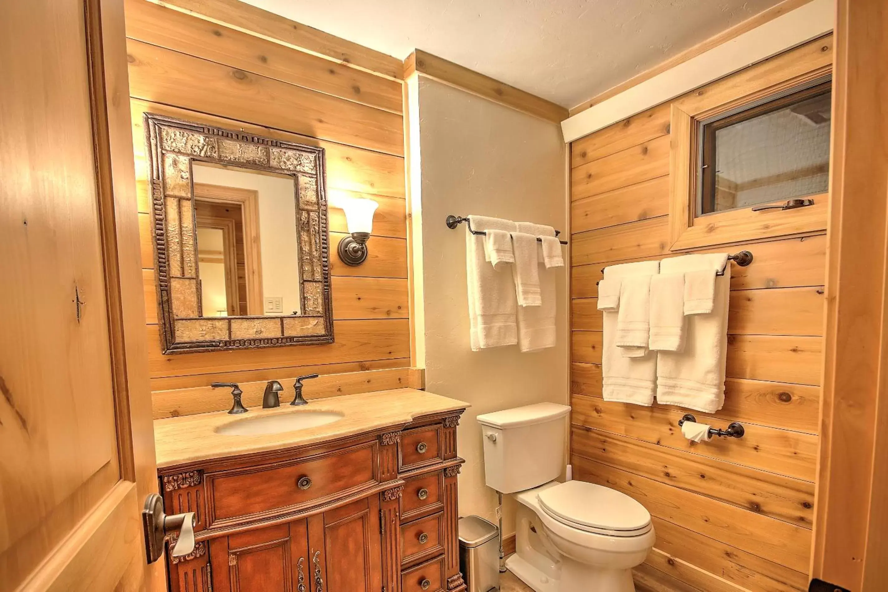 Bathroom in Yellowstone Gateway Inn