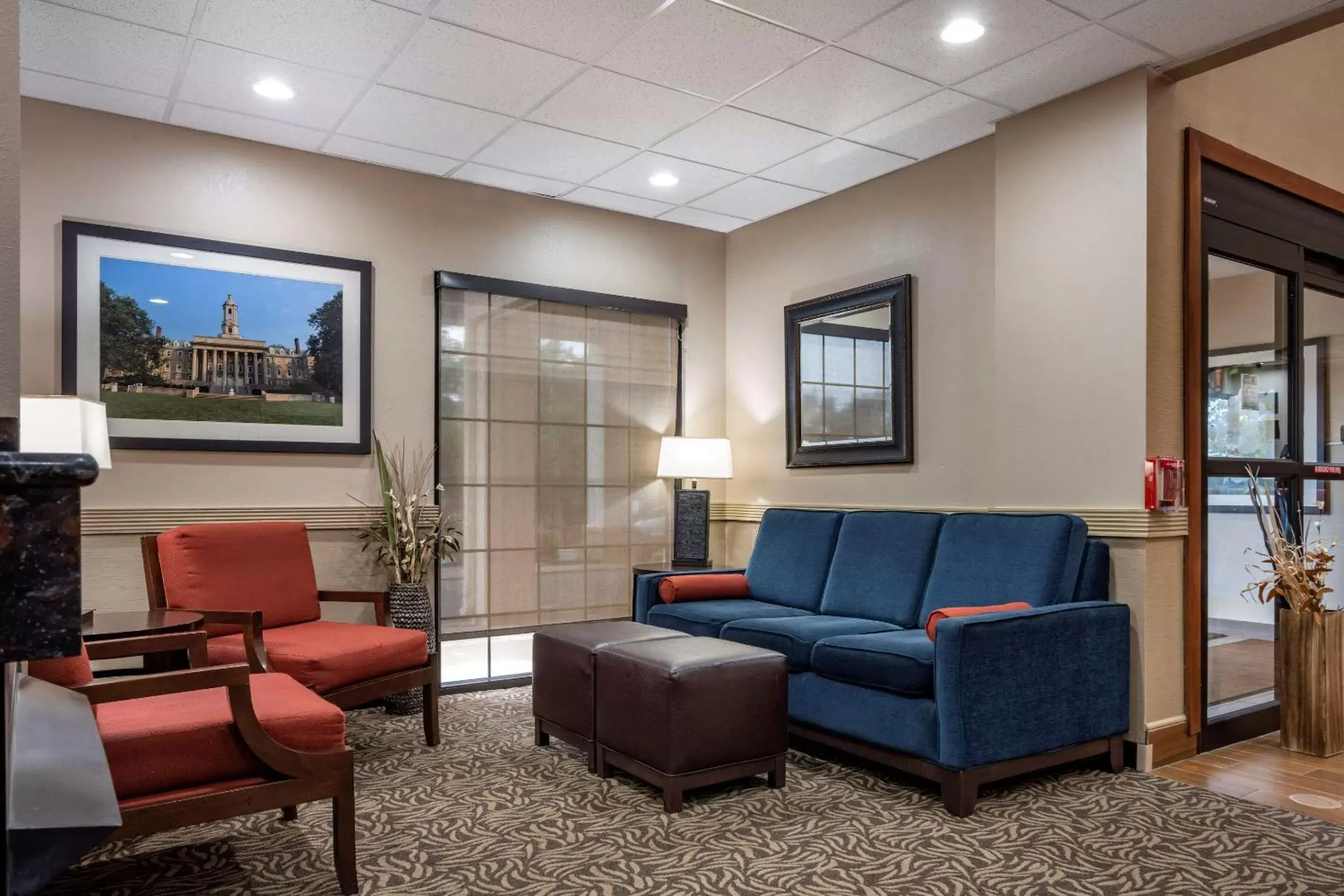 Lobby or reception, Seating Area in Comfort Suites near Penn State - State College