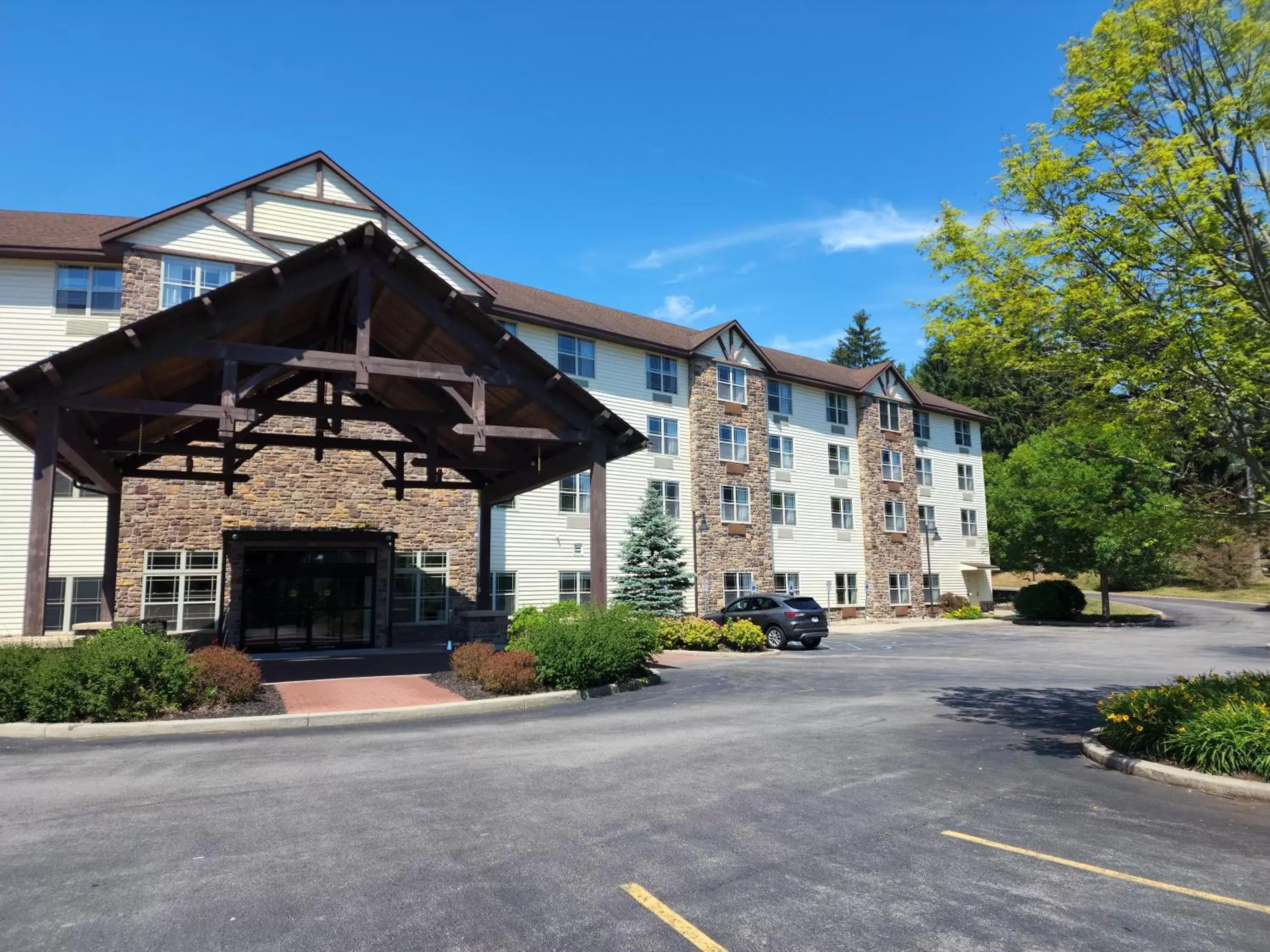 Facade/entrance, Property Building in The George NY