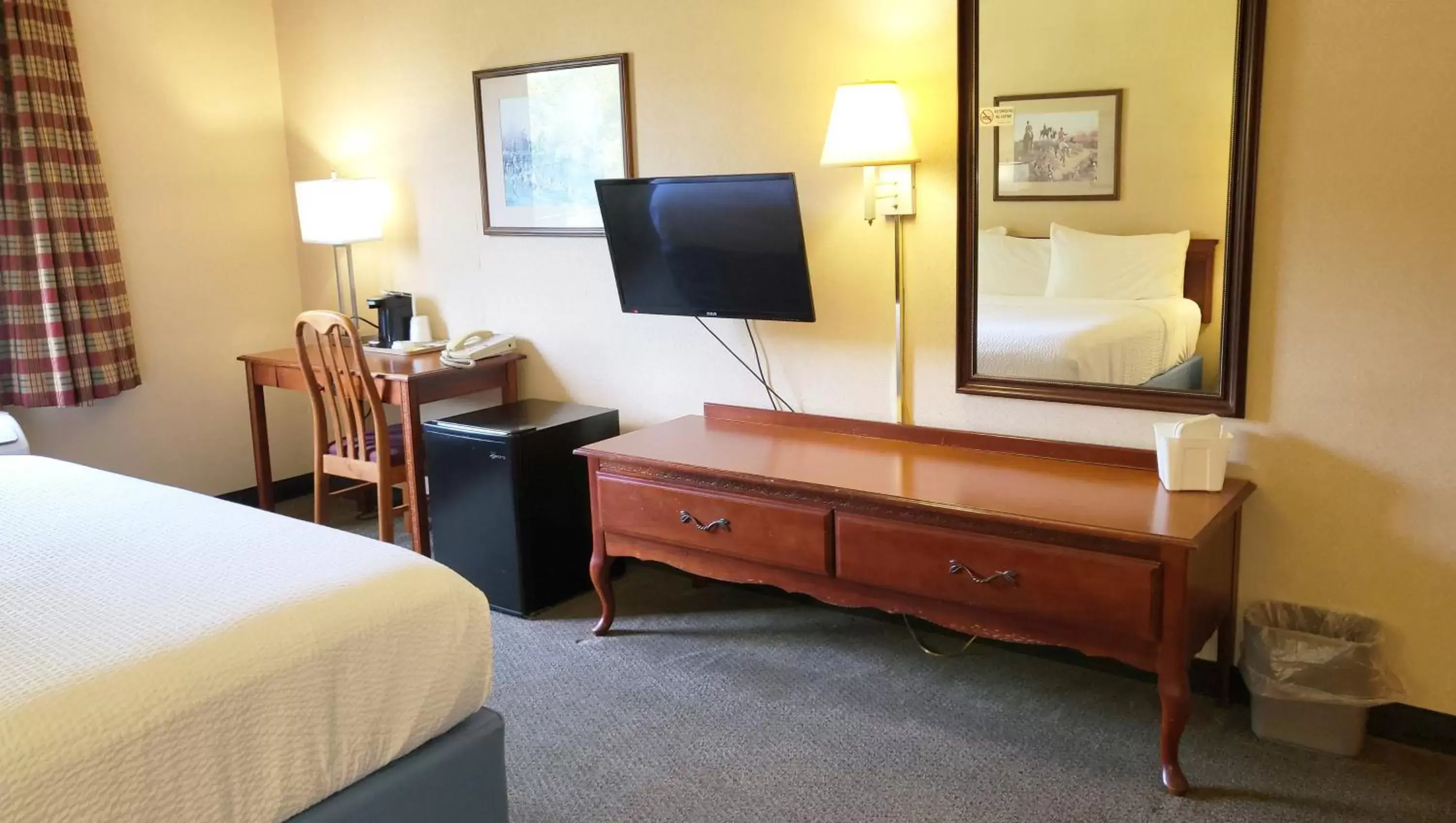 Photo of the whole room, TV/Entertainment Center in Magnuson Hotel West Liberty