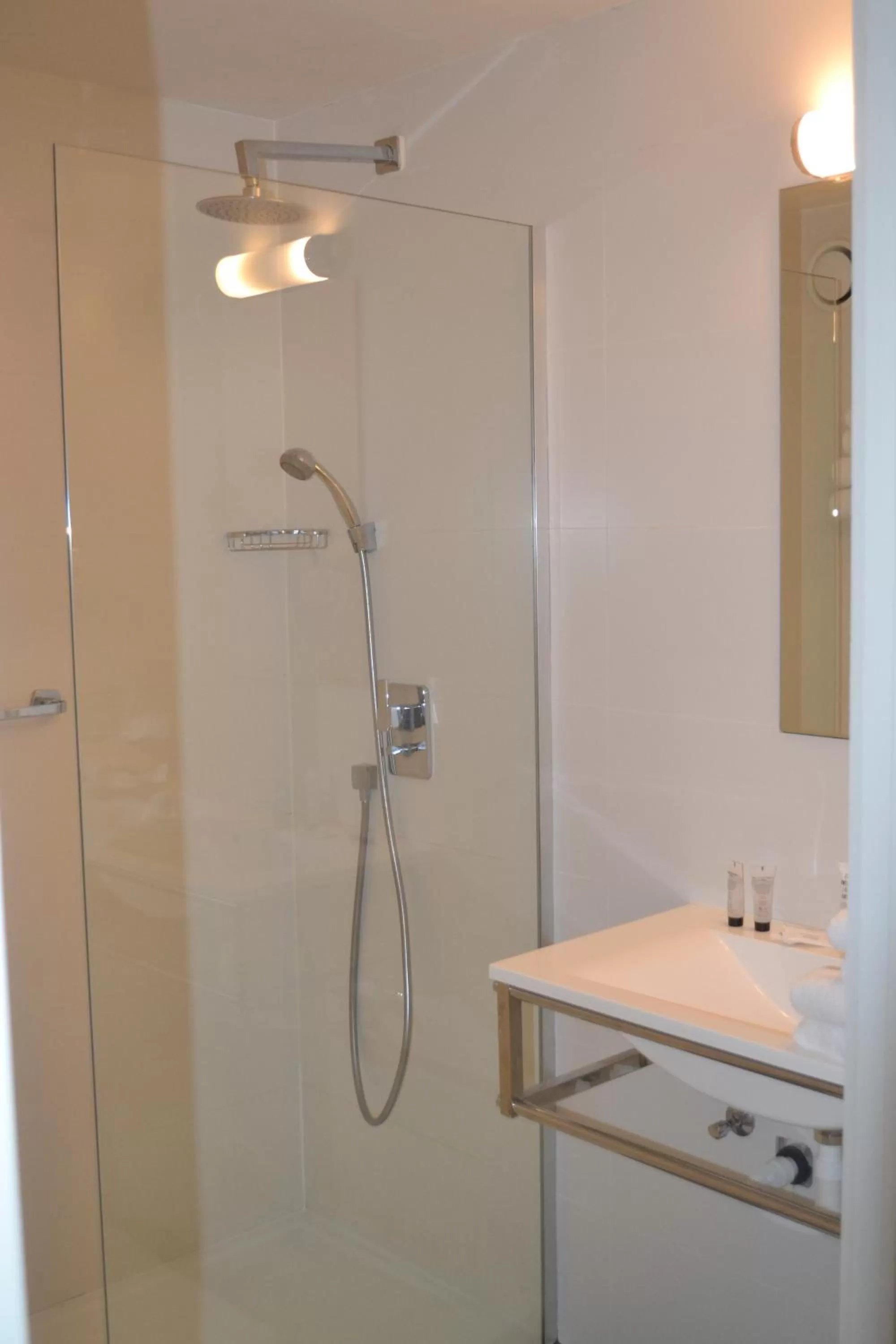 Shower in Hotel Sandeshoved Zeedijk