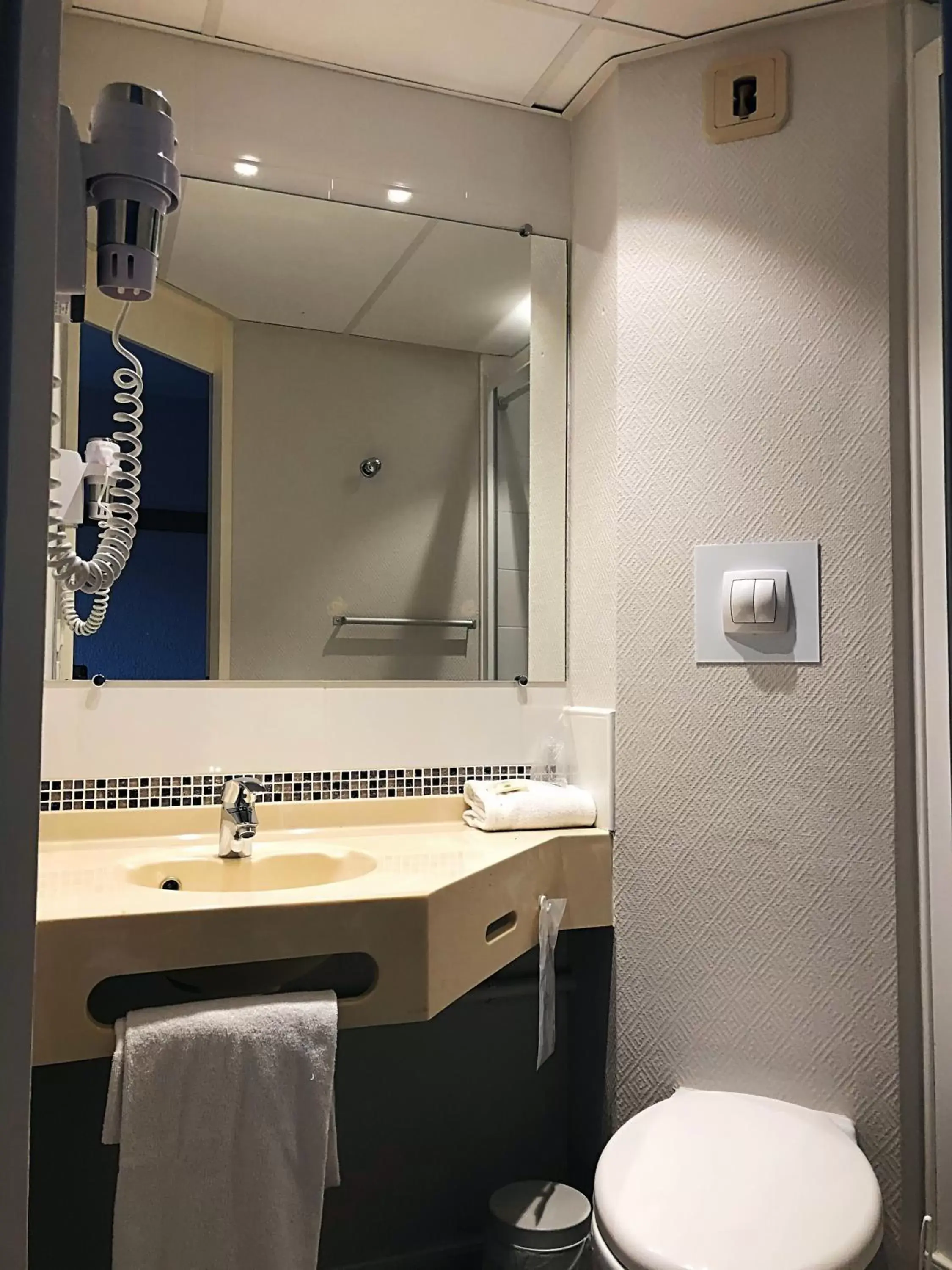 Bathroom in Logis Hôtel-Restaurant Les Loges