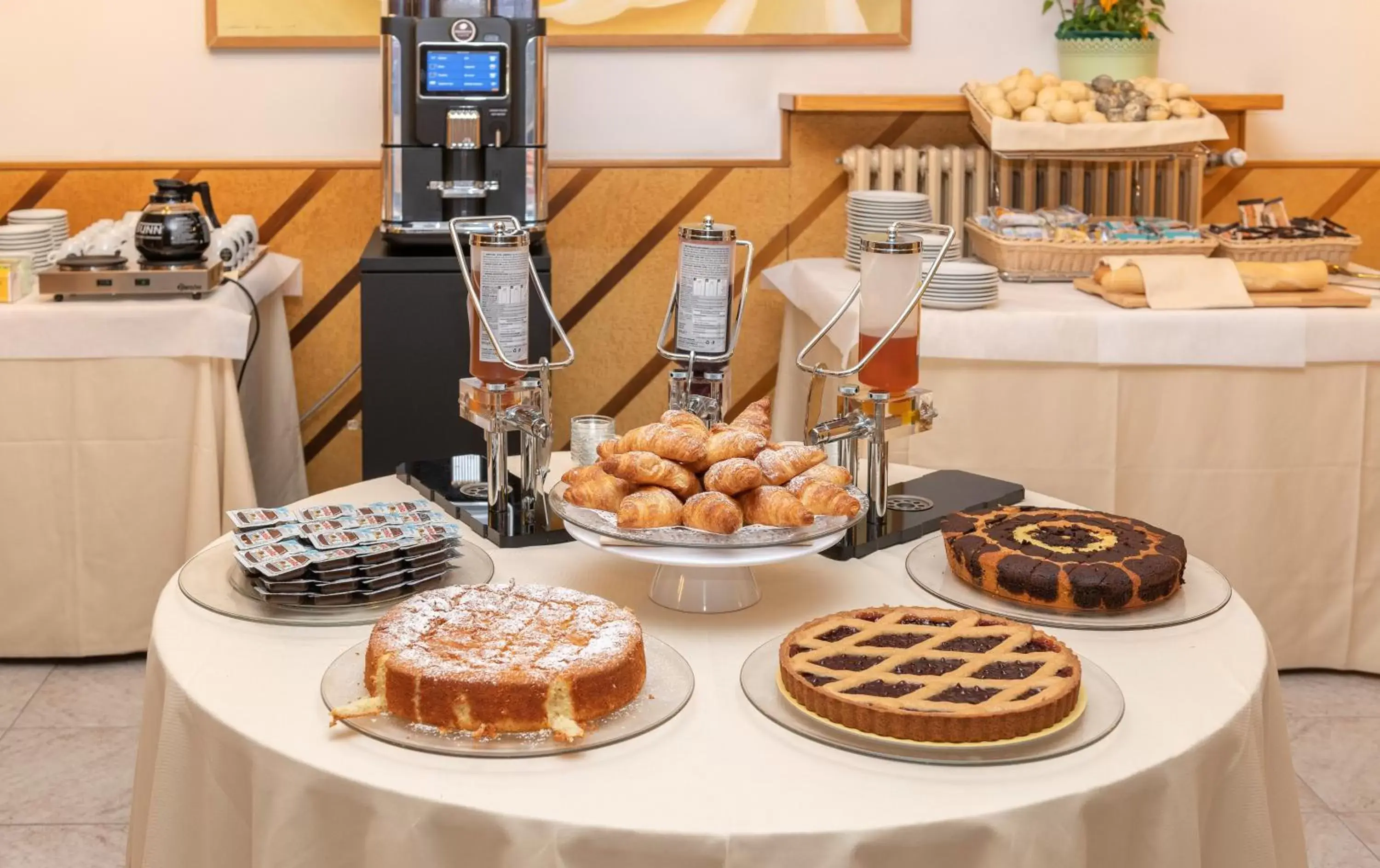 Continental breakfast in Hotel Casa Del Pellegrino