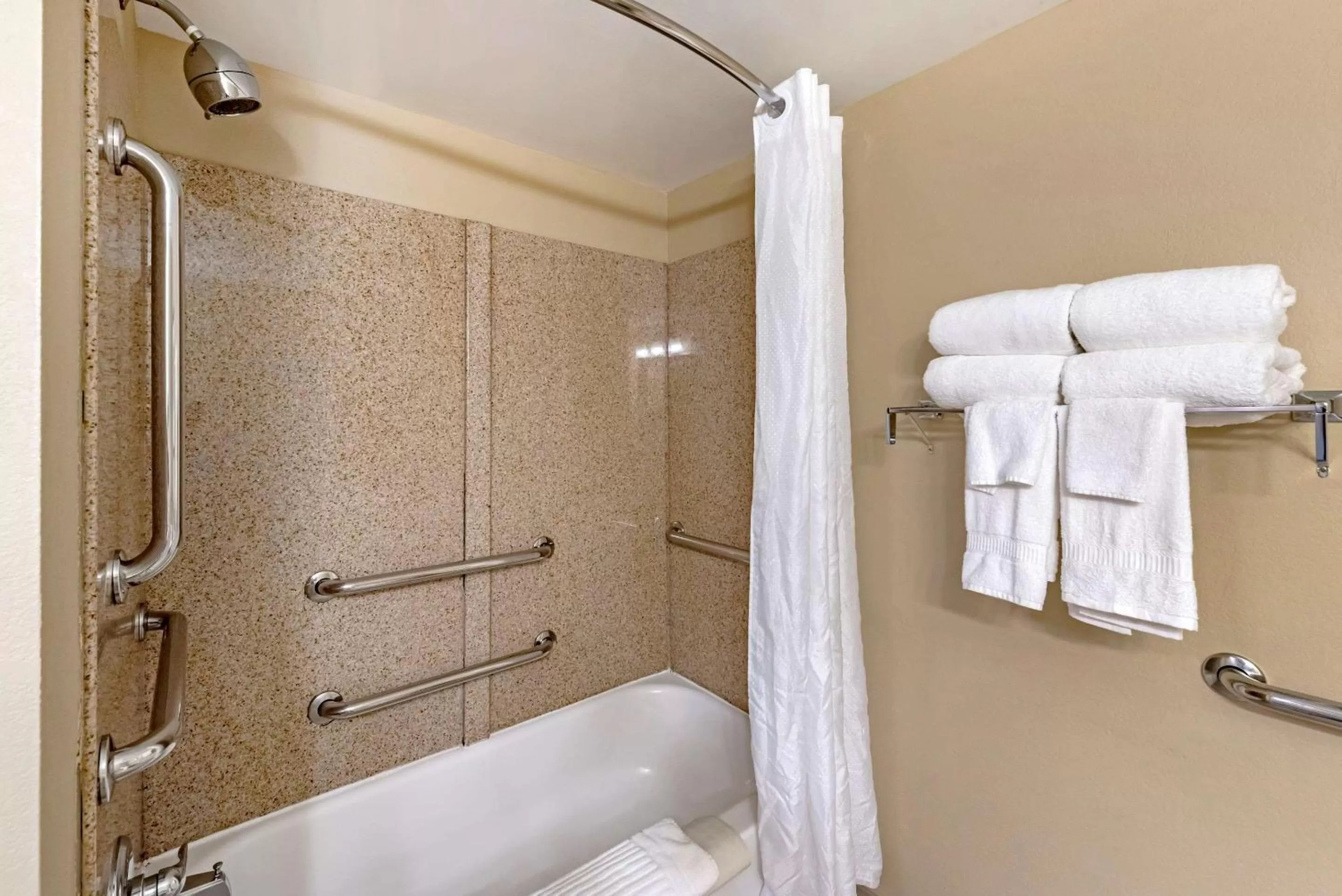 Bathroom in Comfort Inn & Suites Virginia Beach - Norfolk Airport