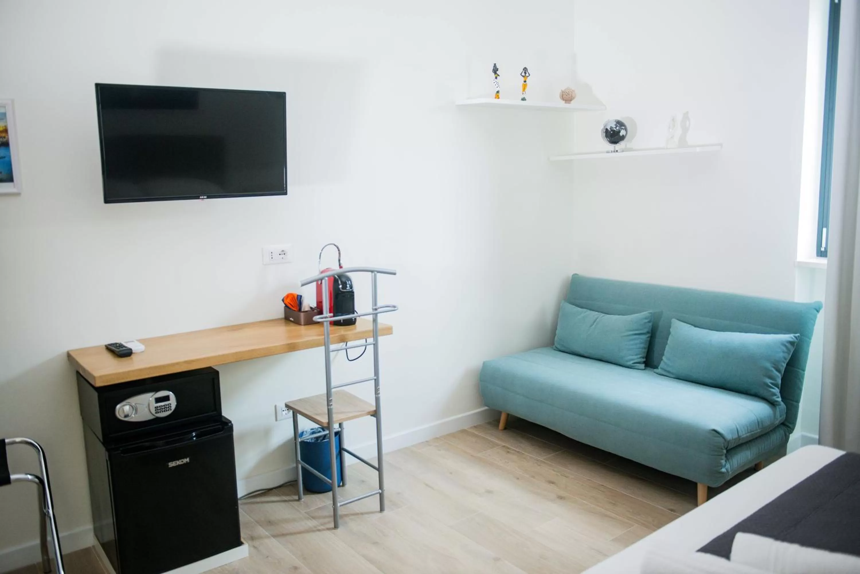 TV and multimedia, TV/Entertainment Center in Divina Perla