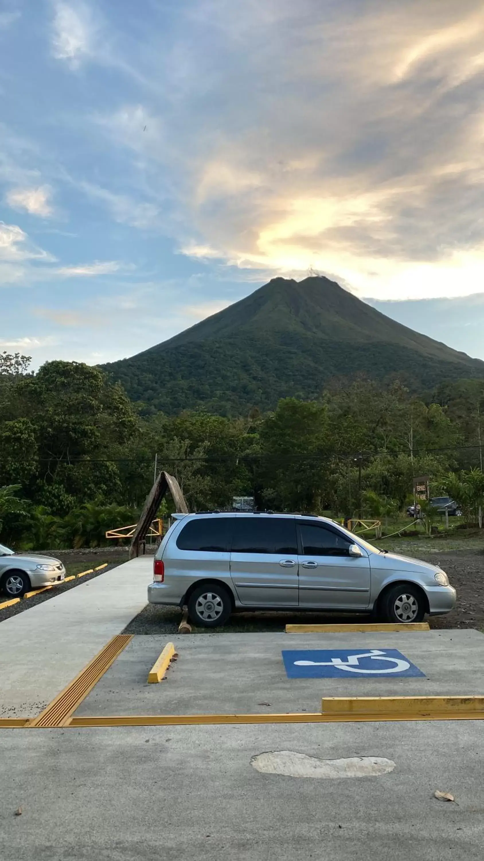 Natural landscape, Mountain View in Termales del Arenal