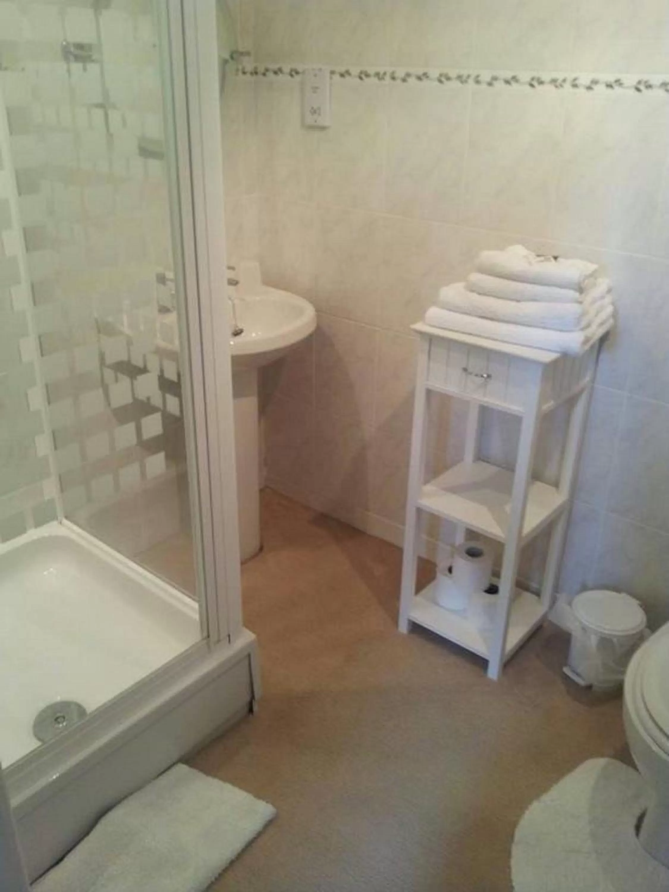 Shower in Don Muir Guesthouse