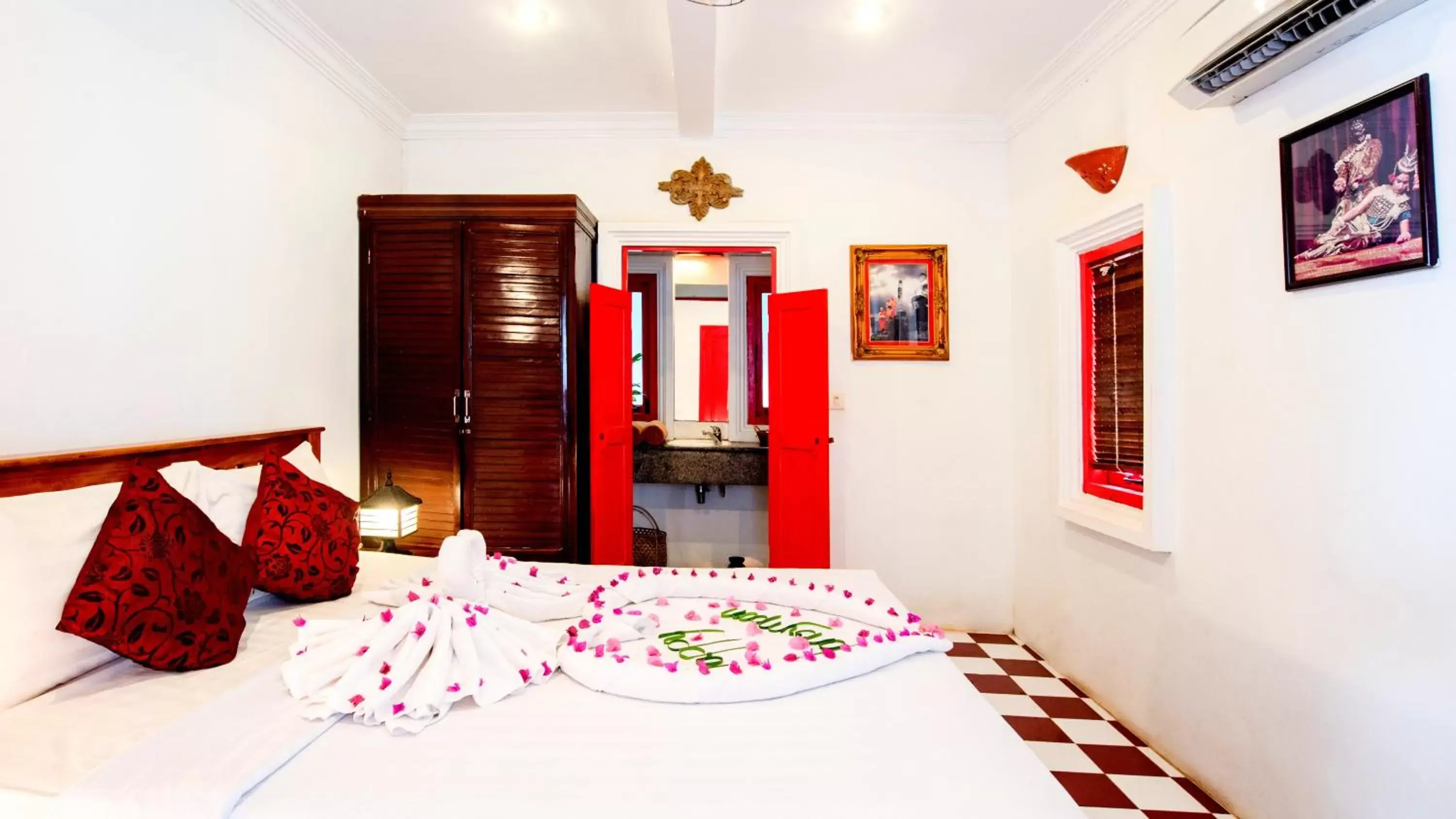 Superior Double Room with Garden View in Villa Wat Damnak Superior Double Room with Garden View in Villa Wat Damnak