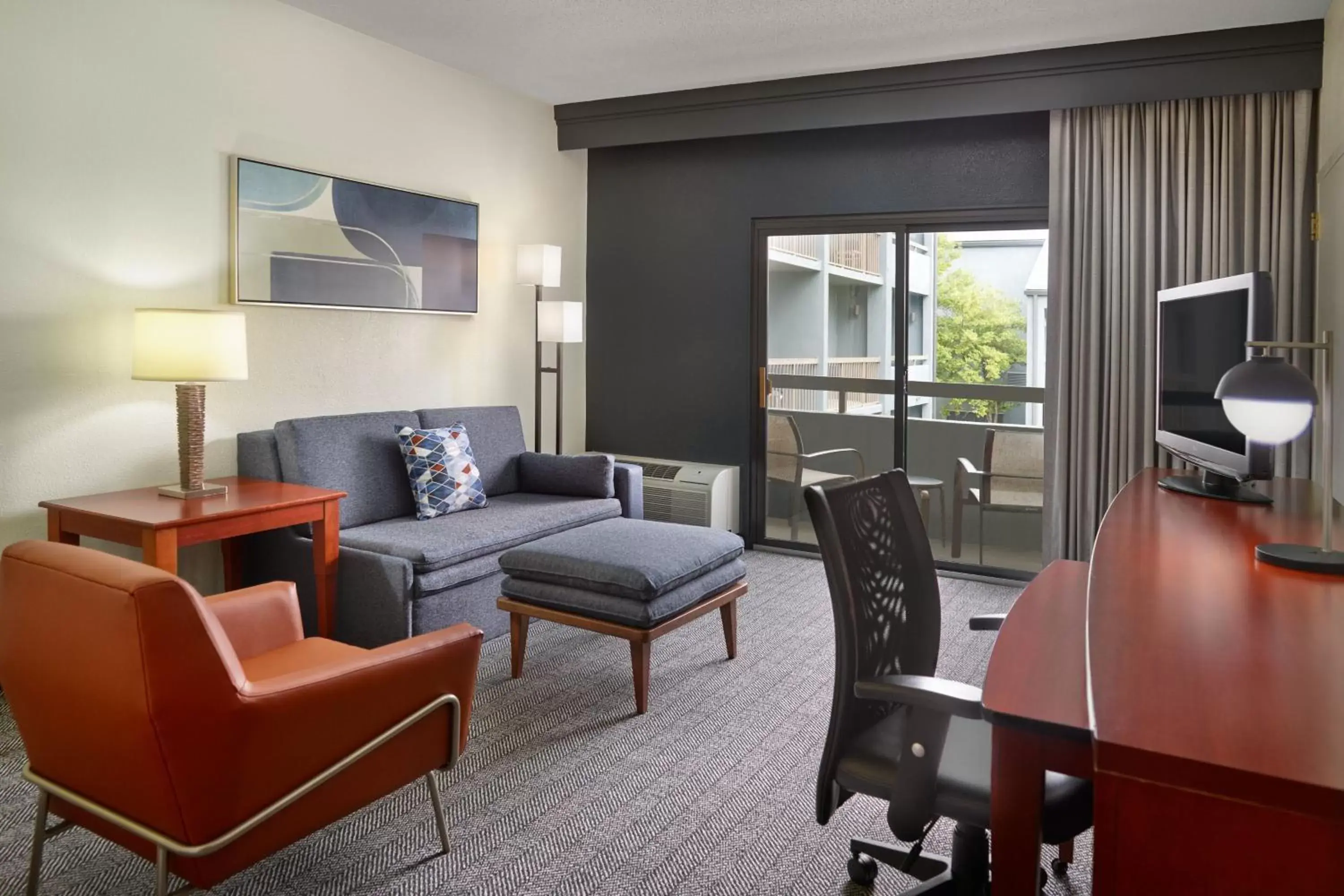 Living room, Seating Area in Courtyard by Marriott Nashville Brentwood