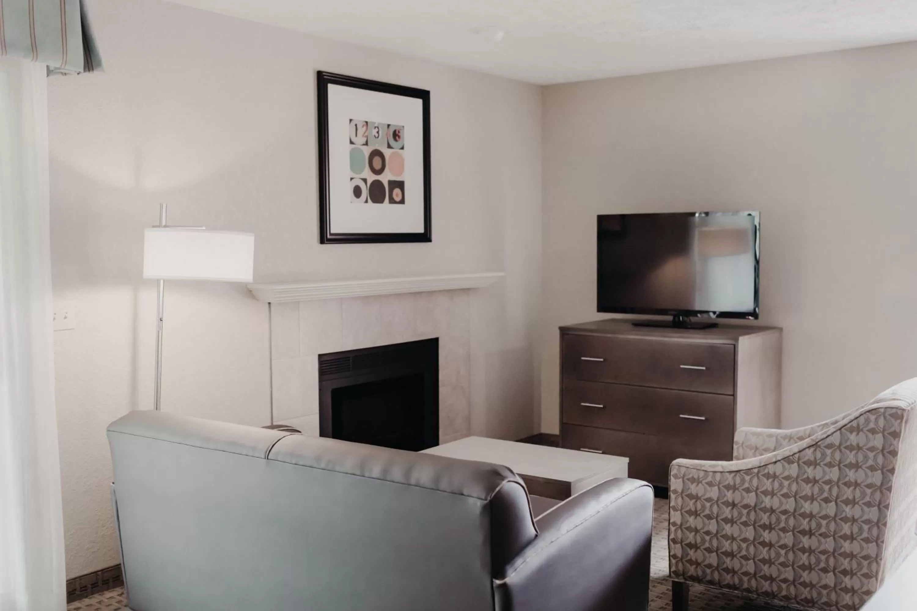 Living room in Eastland Suites Hotel & Conference Ctr, Trademark by Wyndham