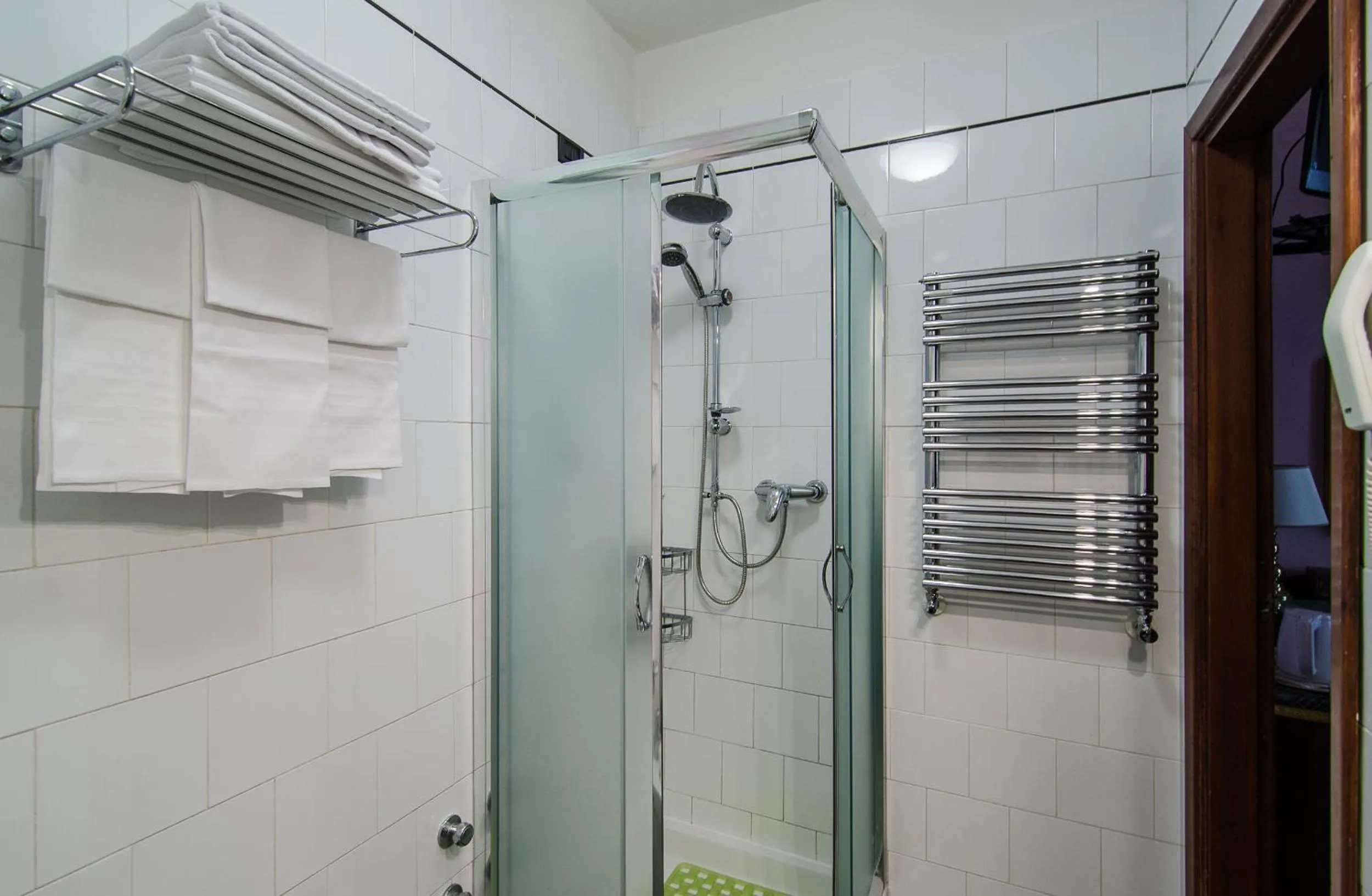 Shower in Hotel Rex