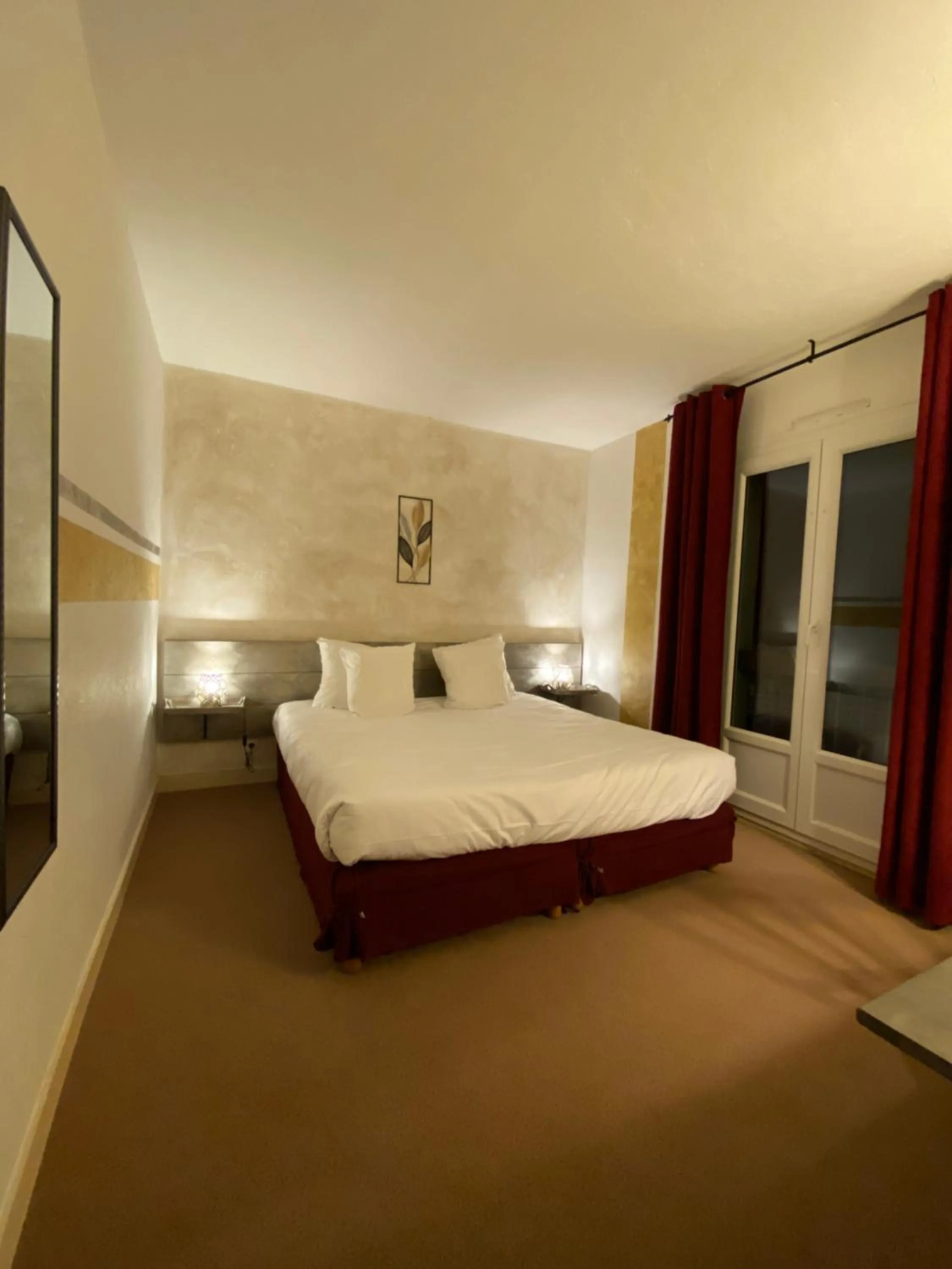 Superior Double Room in Logis Hotel Medieval, Montelimar Nord
