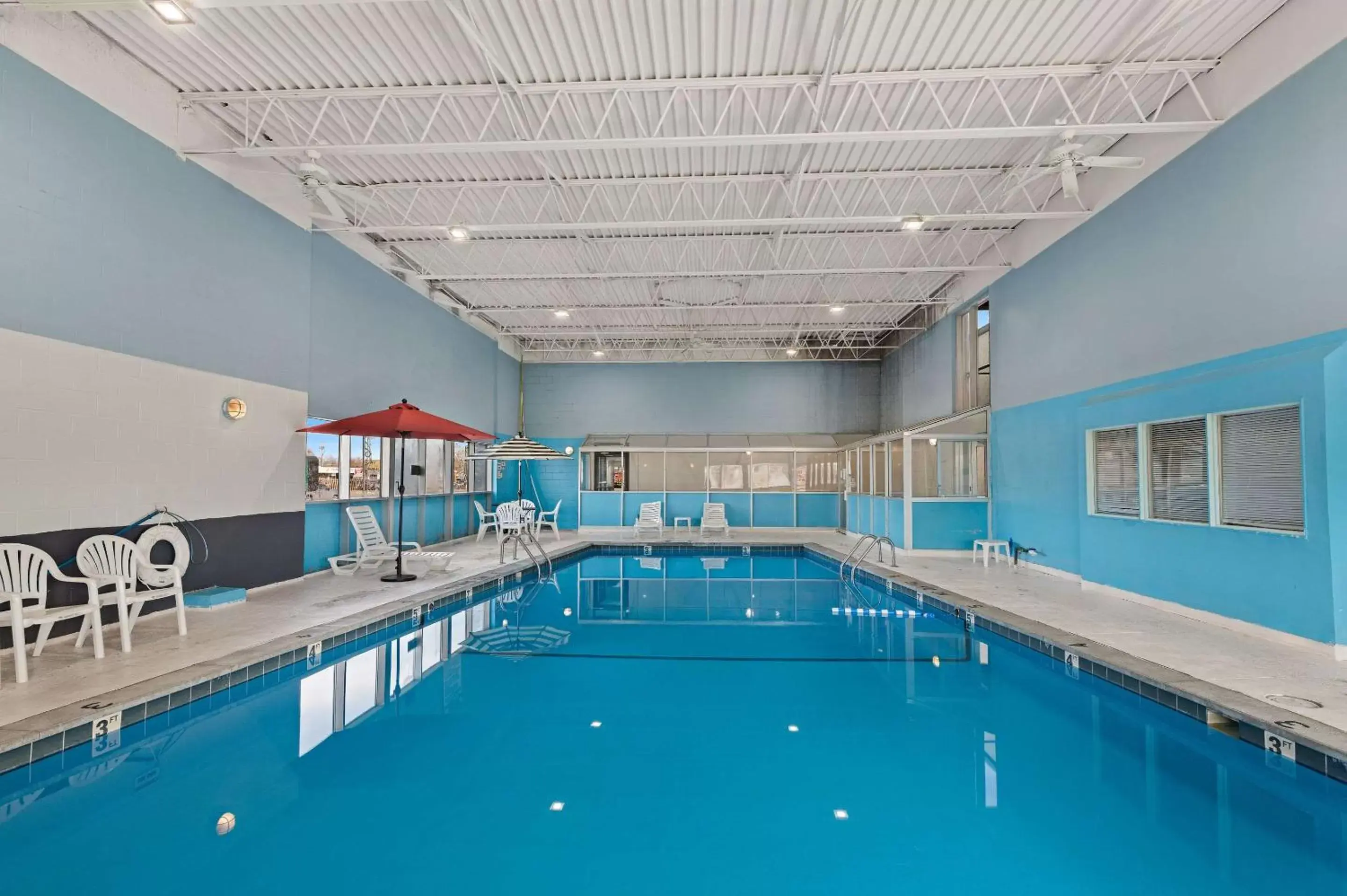 Swimming Pool in Quality Inn & Suites near I-480 and I-29