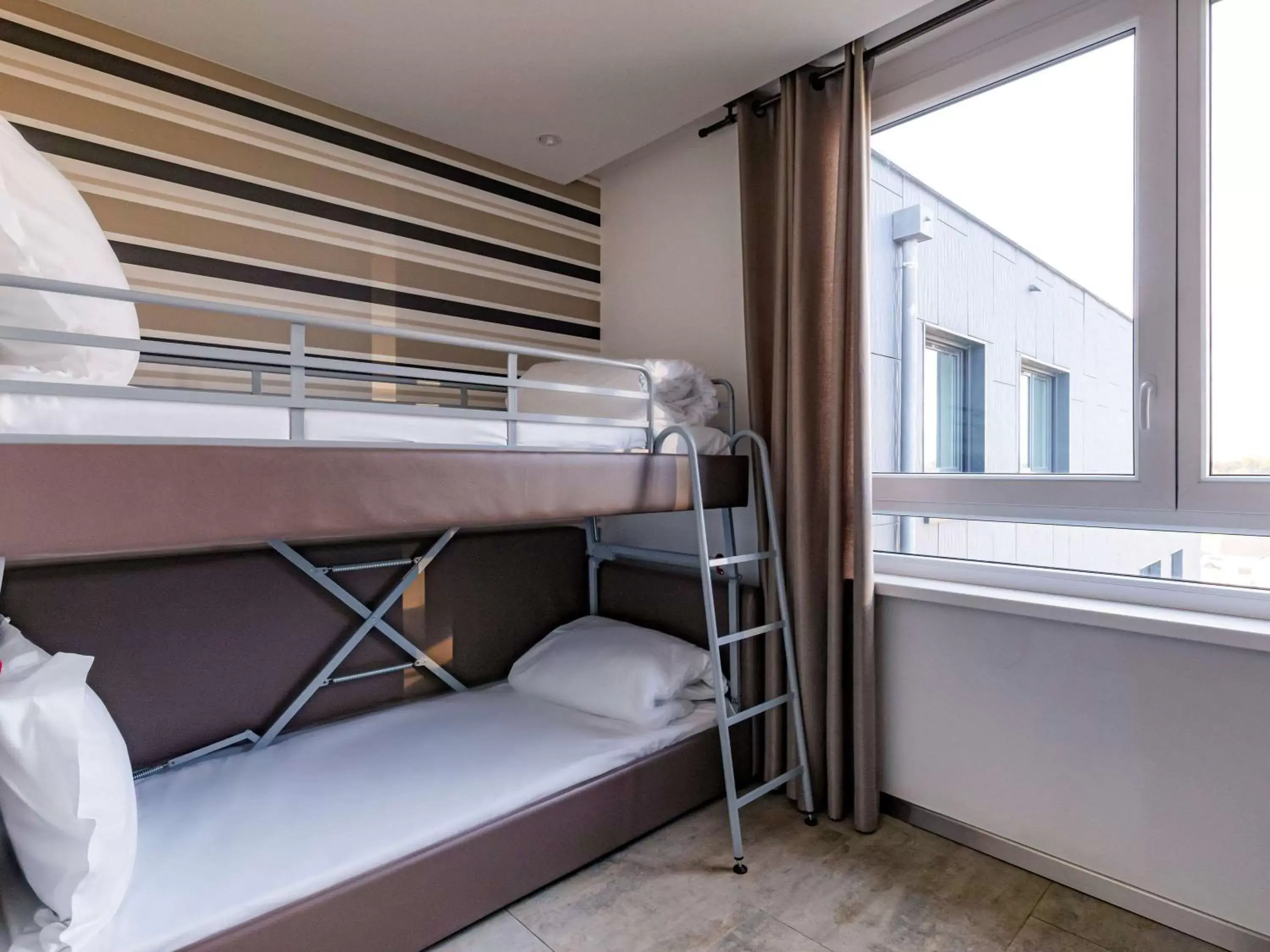 Photo of the whole room, Bunk Bed in Mercure Bale Mulhouse Aeroport