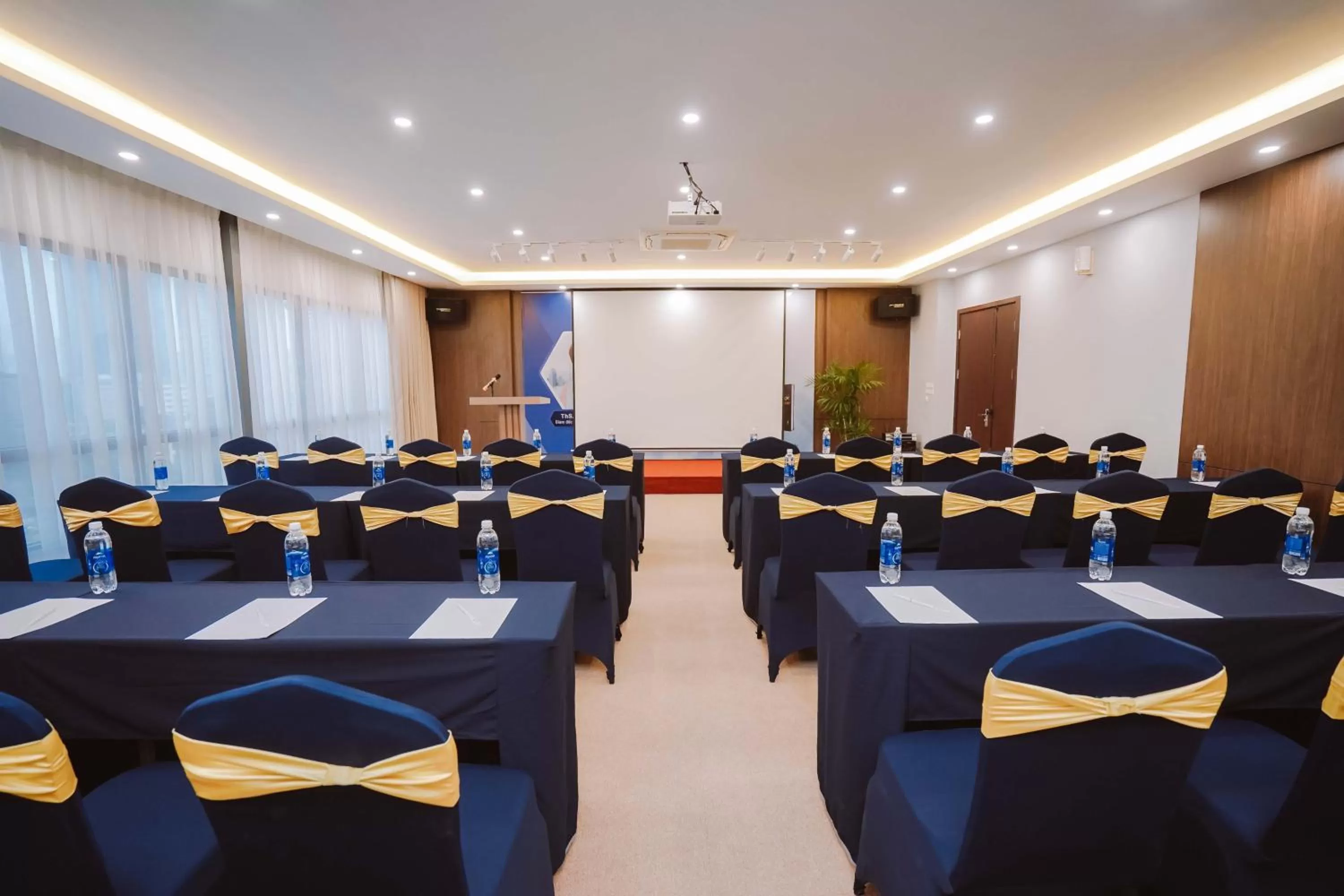 Business facilities in Reyna Hotel Hanoi & Spa