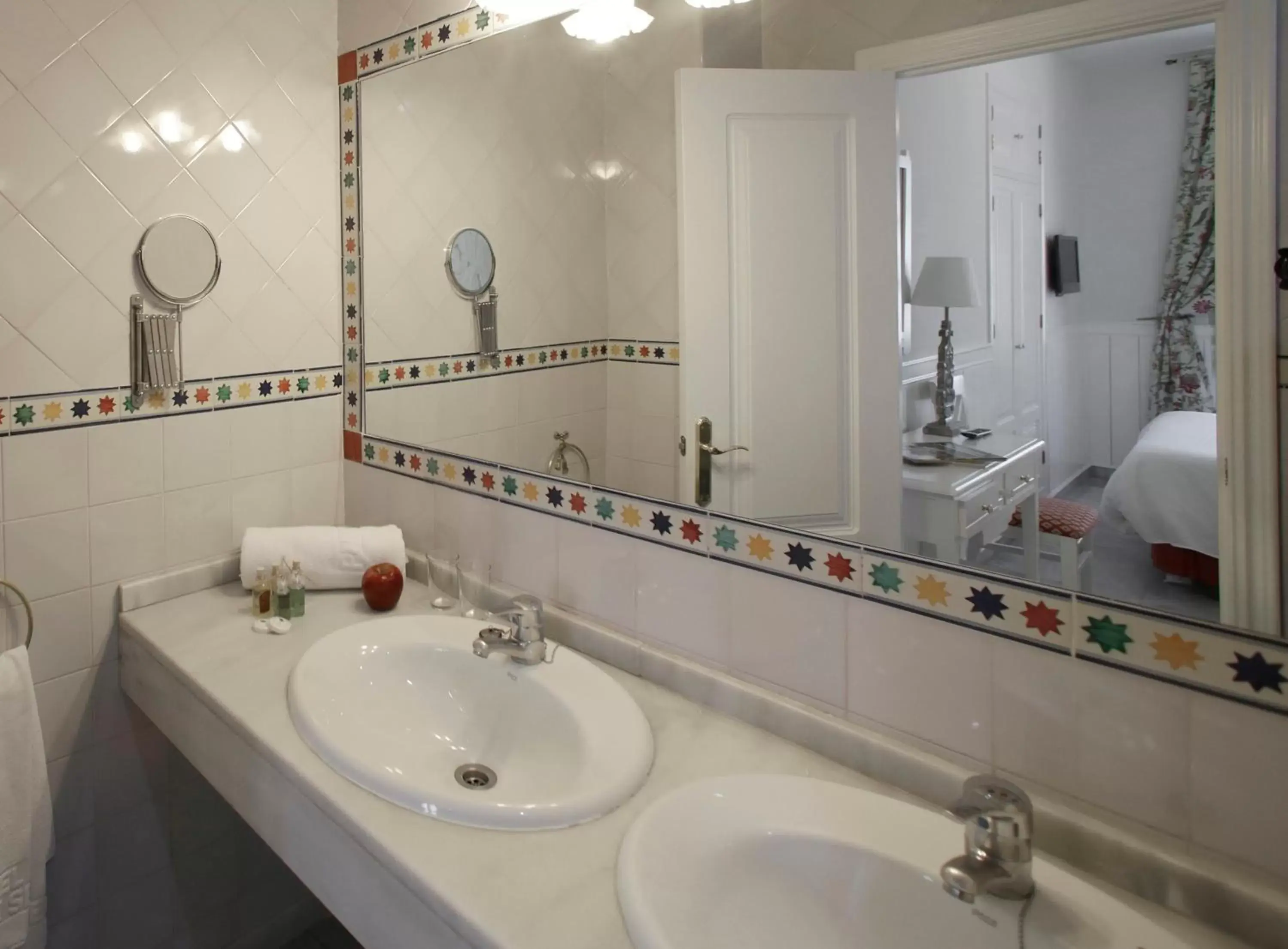 Bathroom in Basic Hotel Puerta de Sevilla