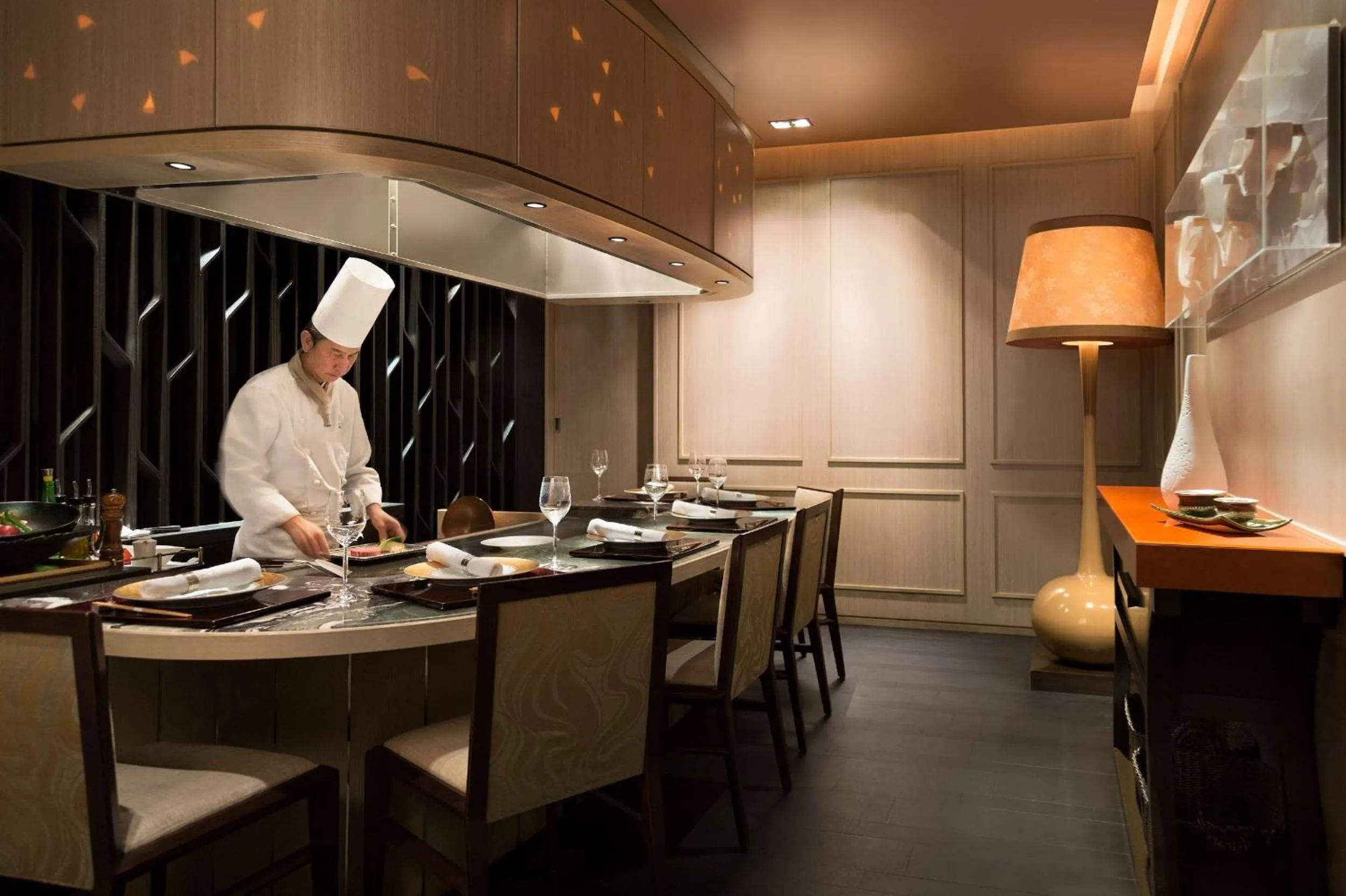 Restaurant/places to eat in Shangri-La Tokyo